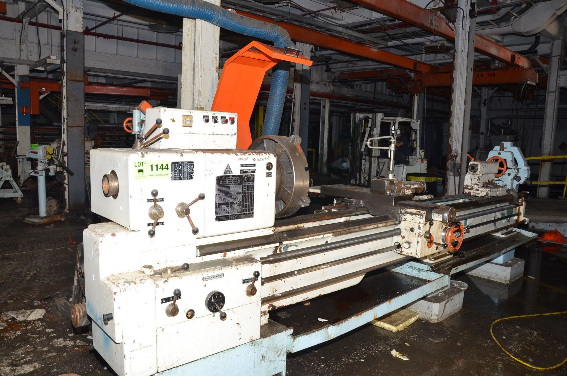 TOS SN63B GAP BED ENGINE LATHE WITH 25" SWING OVER BED, 28" SWING IN THE GAP, 120" DISTANCE - Image 3 of 12