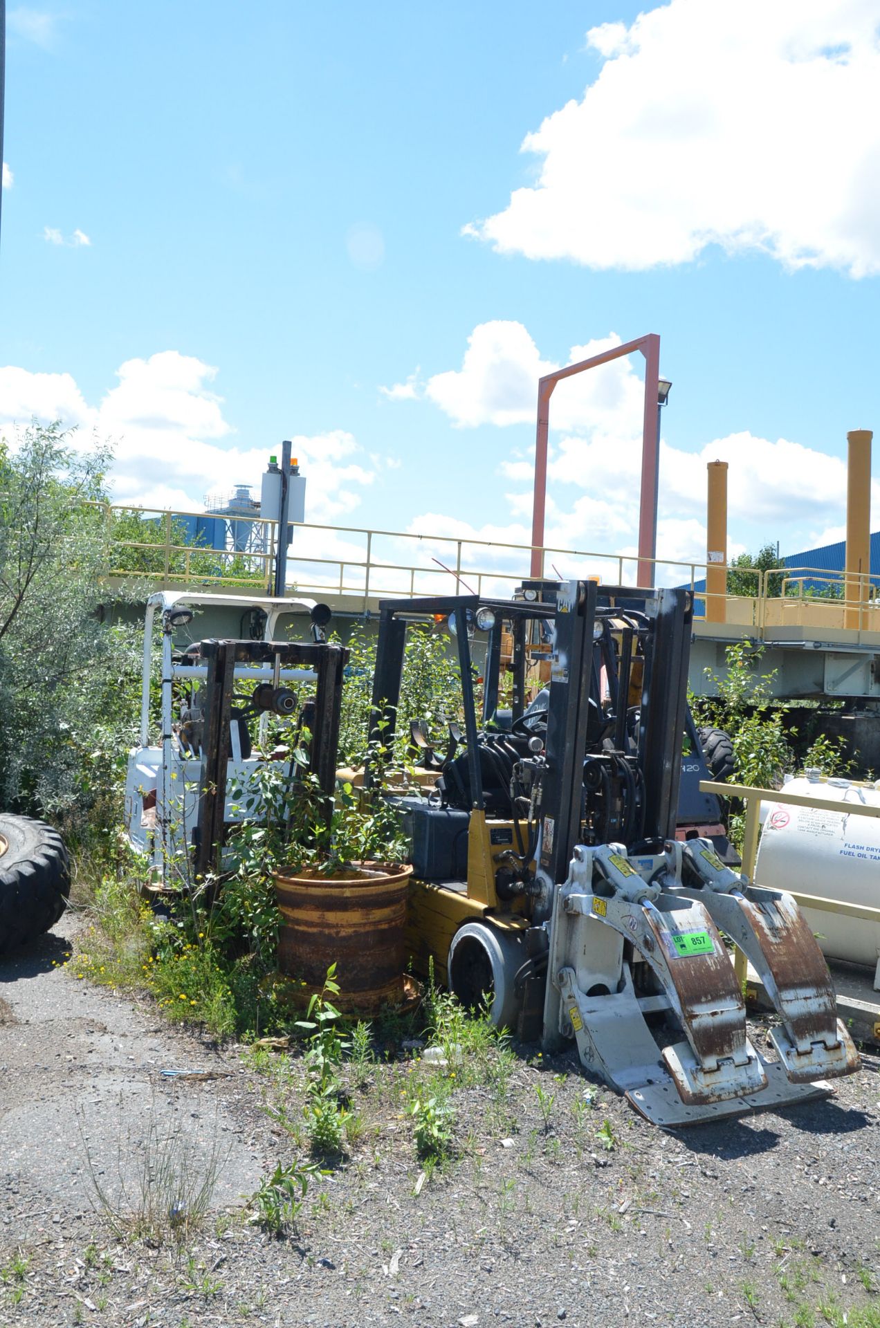 LOT/ (6) LPG FORKLIFTS (PARTS MACHINES-NOT IN SERVICE) [RIGGING FEES FOR LOT #857 - $350 USD PLUS