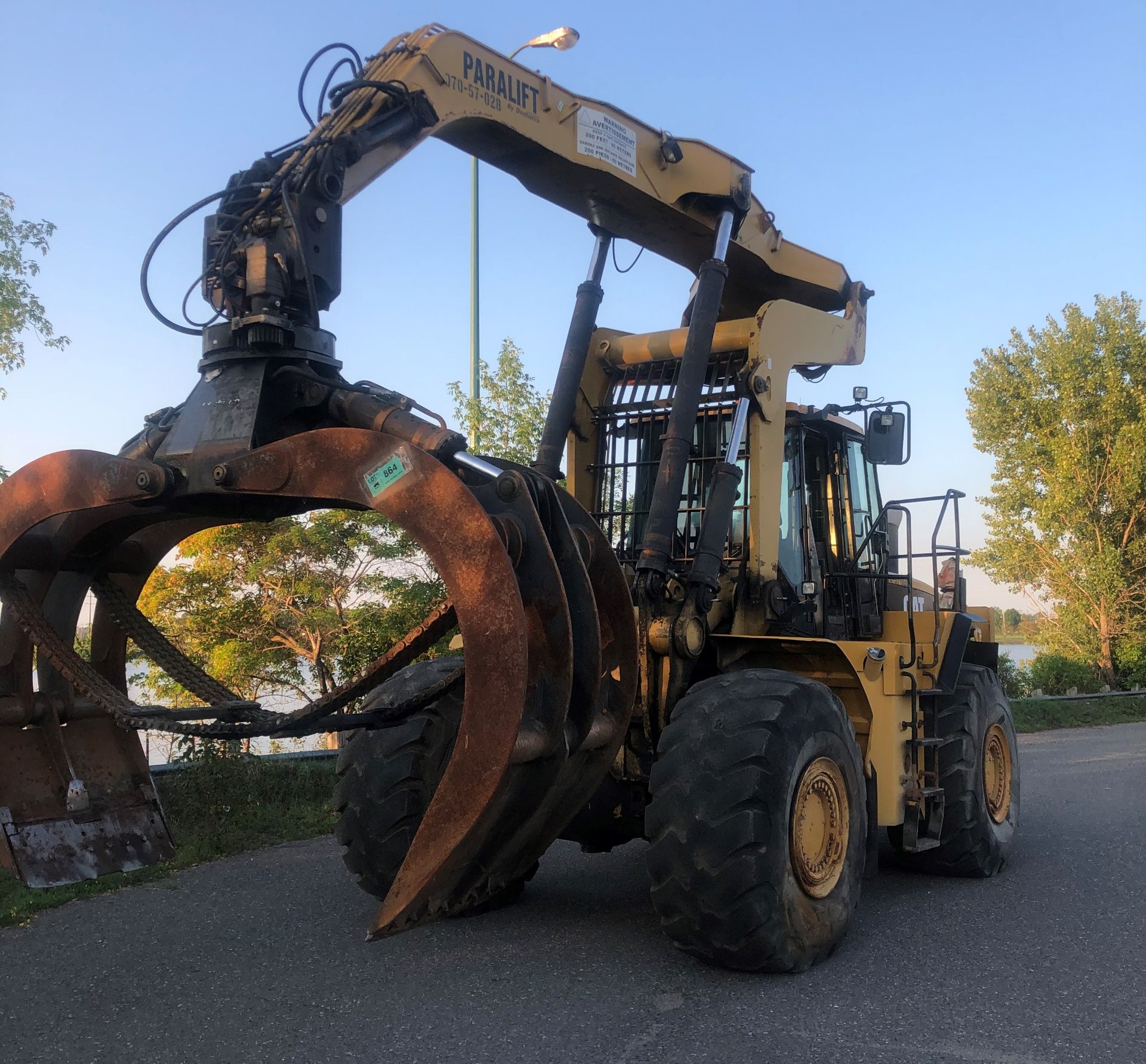 CATERPILLAR (NOV-2004) 980G SERIES II WHEEL LOADER WITH DENHARCO PARRALIFT HYDRAULIC GRAPPLE LOG