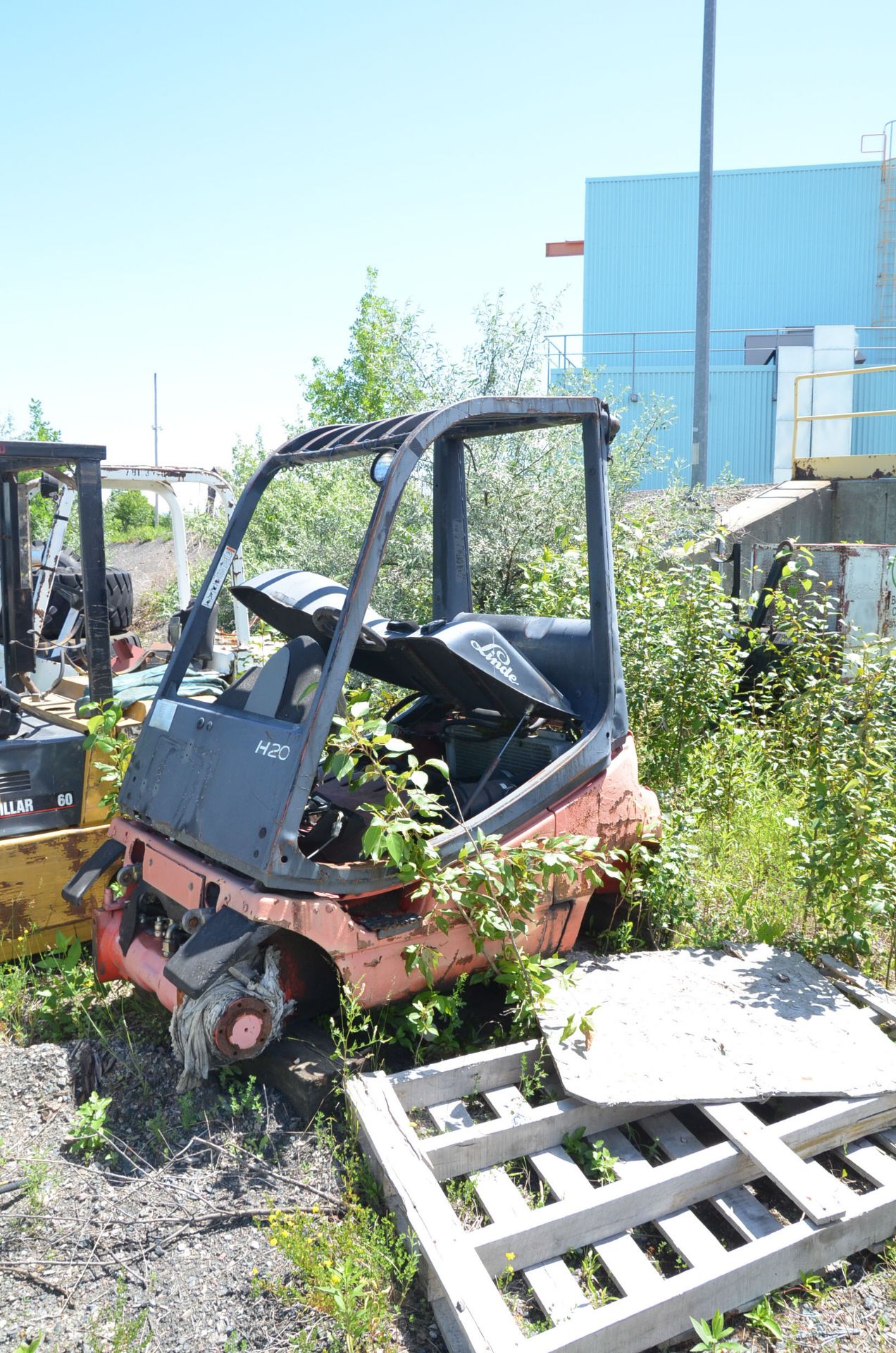 LOT/ (6) LPG FORKLIFTS (PARTS MACHINES-NOT IN SERVICE) [RIGGING FEES FOR LOT #857 - $350 USD PLUS - Image 5 of 5