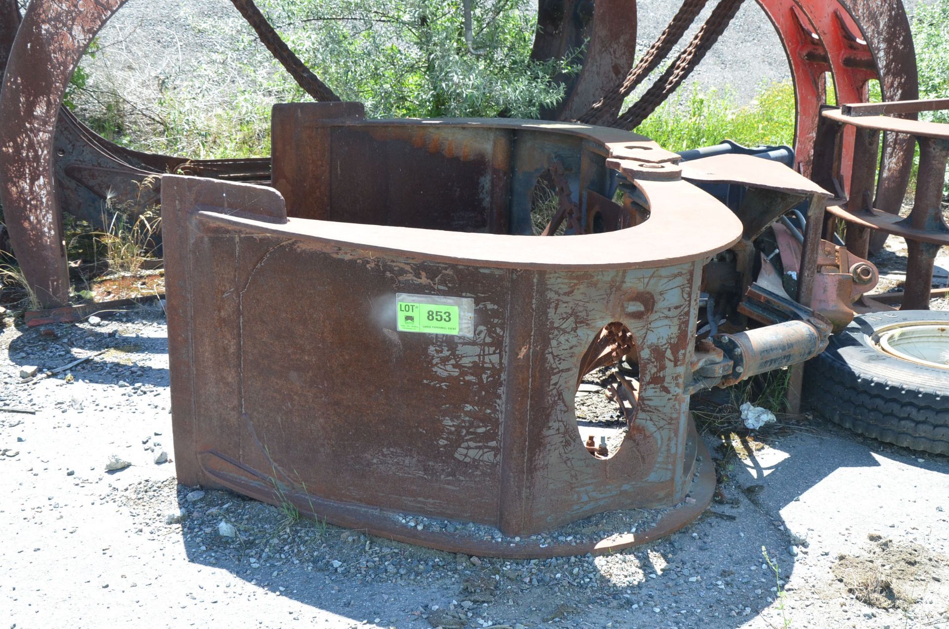 W.B.M SPARE HYDRAULIC LOG GRAPPLE [RIGGING FEES FOR LOT #853 - $150 USD PLUS APPLICABLE TAXES]