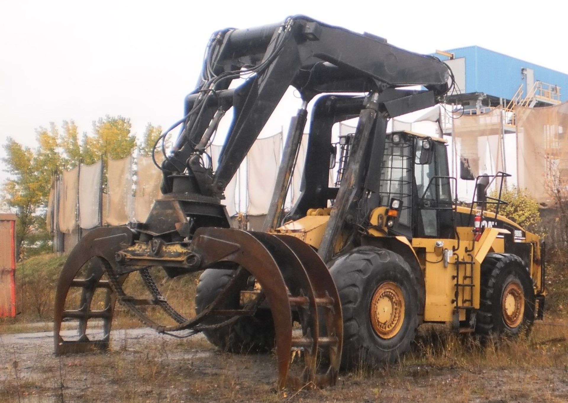 CATERPILLAR (NOV-2004) 980G SERIES II WHEEL LOADER WITH DENHARCO PARRALIFT HYDRAULIC GRAPPLE LOG - Image 4 of 7