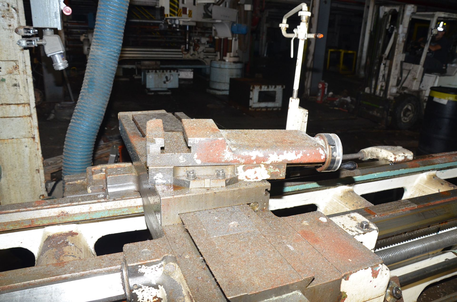 TOS SN63B GAP BED ENGINE LATHE WITH 25" SWING OVER BED, 28" SWING IN THE GAP, 120" DISTANCE - Image 9 of 12