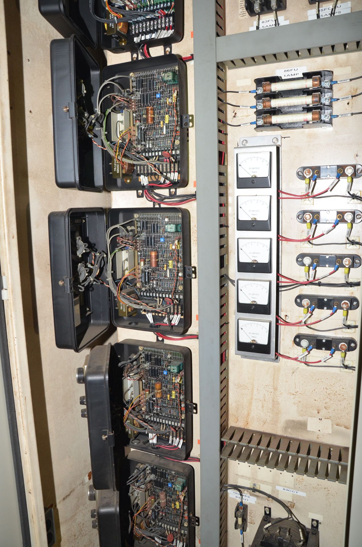 LOT/ PM5 DRIVE ROOM CABINETS CONSISTING OF 6-BANK CONTROL CABINETS WITH REMAINING COMPONENTS [ - Image 2 of 6