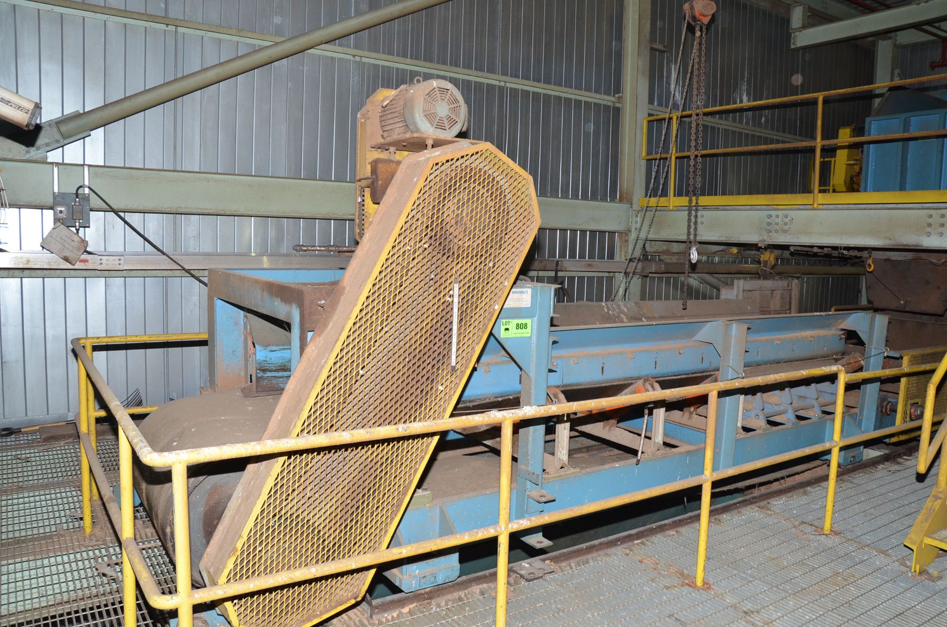 DINGWELLS 42"X22.5' APPROX. TRACK MOUNTED HORIZONTAL TRAVERSING POWERED BELT CONVEYOR WITH DISCHARGE