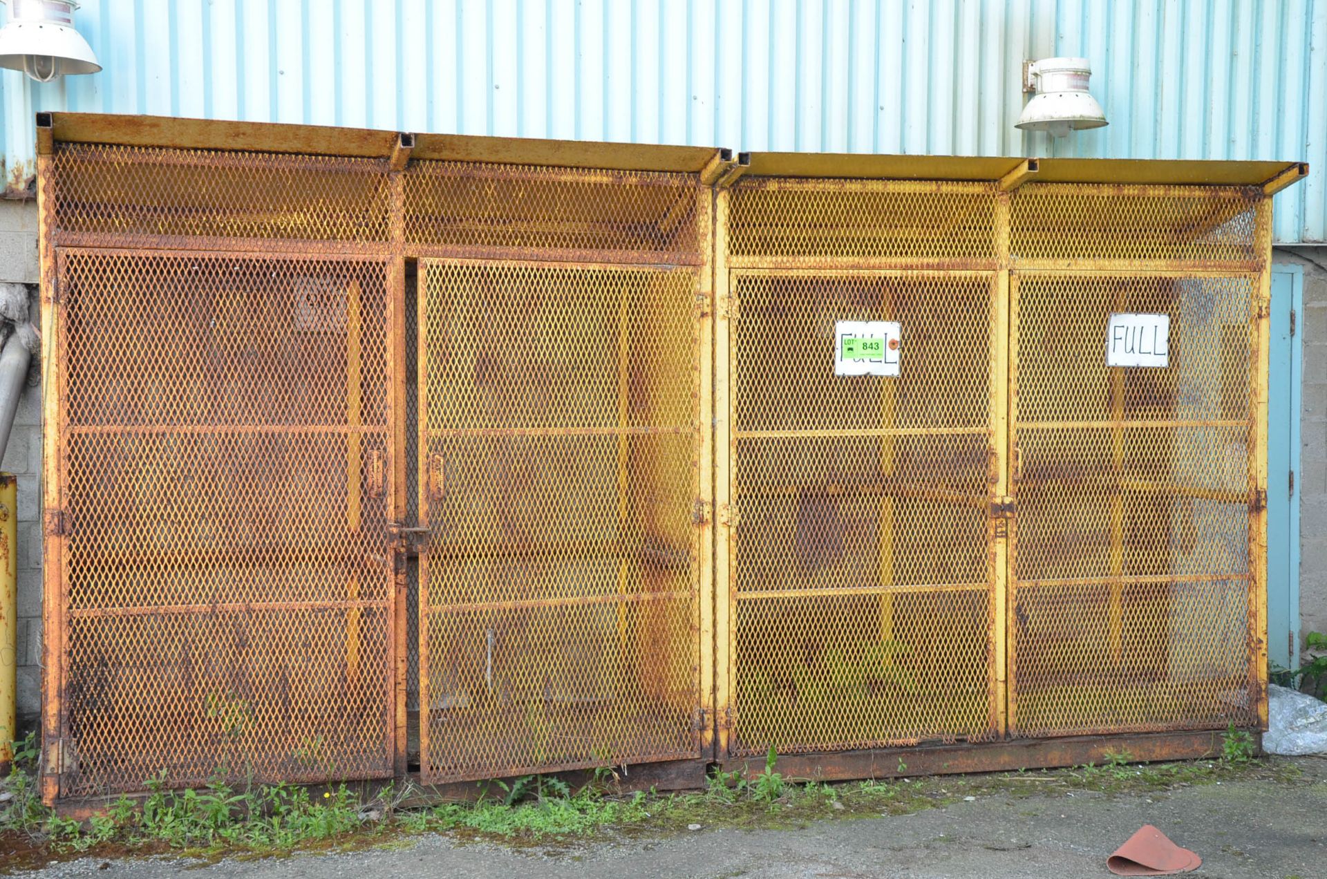 OUTDOOR PROPANE AND FLAMMABLE GAS STORAGE CAGE [RIGGING FEES FOR LOT #843 - $150 USD PLUS APPLICABLE