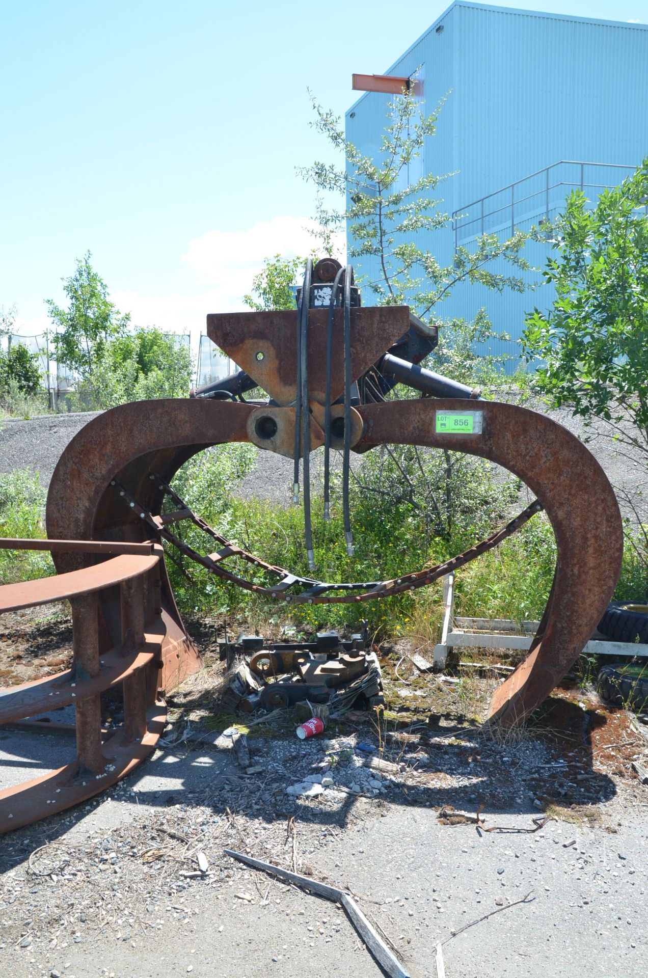 W.B.M SPARE HYDRAULIC LOG GRAPPLE [RIGGING FEES FOR LOT #856 - $150 USD PLUS APPLICABLE TAXES]