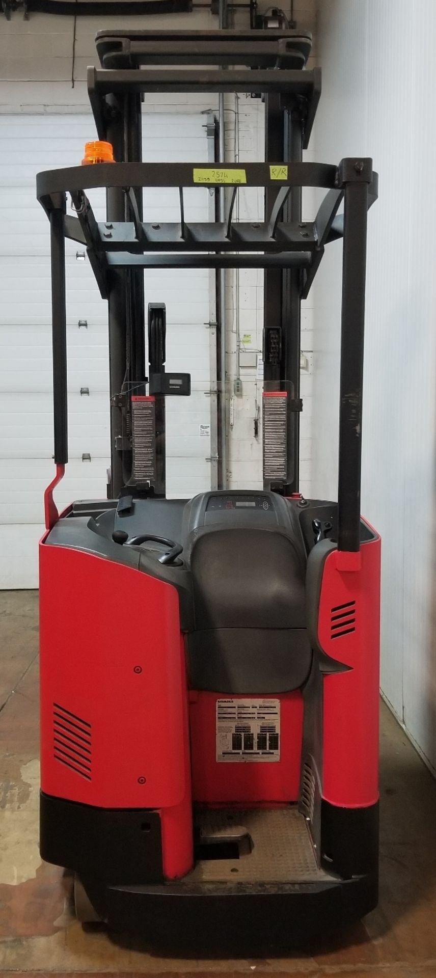 RAYMOND (2006) 740-R35TT 36V ELECTRIC REACH TRUCK WITH 3500 LB. CAPACITY, 271" MAX. VERTICAL LIFT, - Image 4 of 8