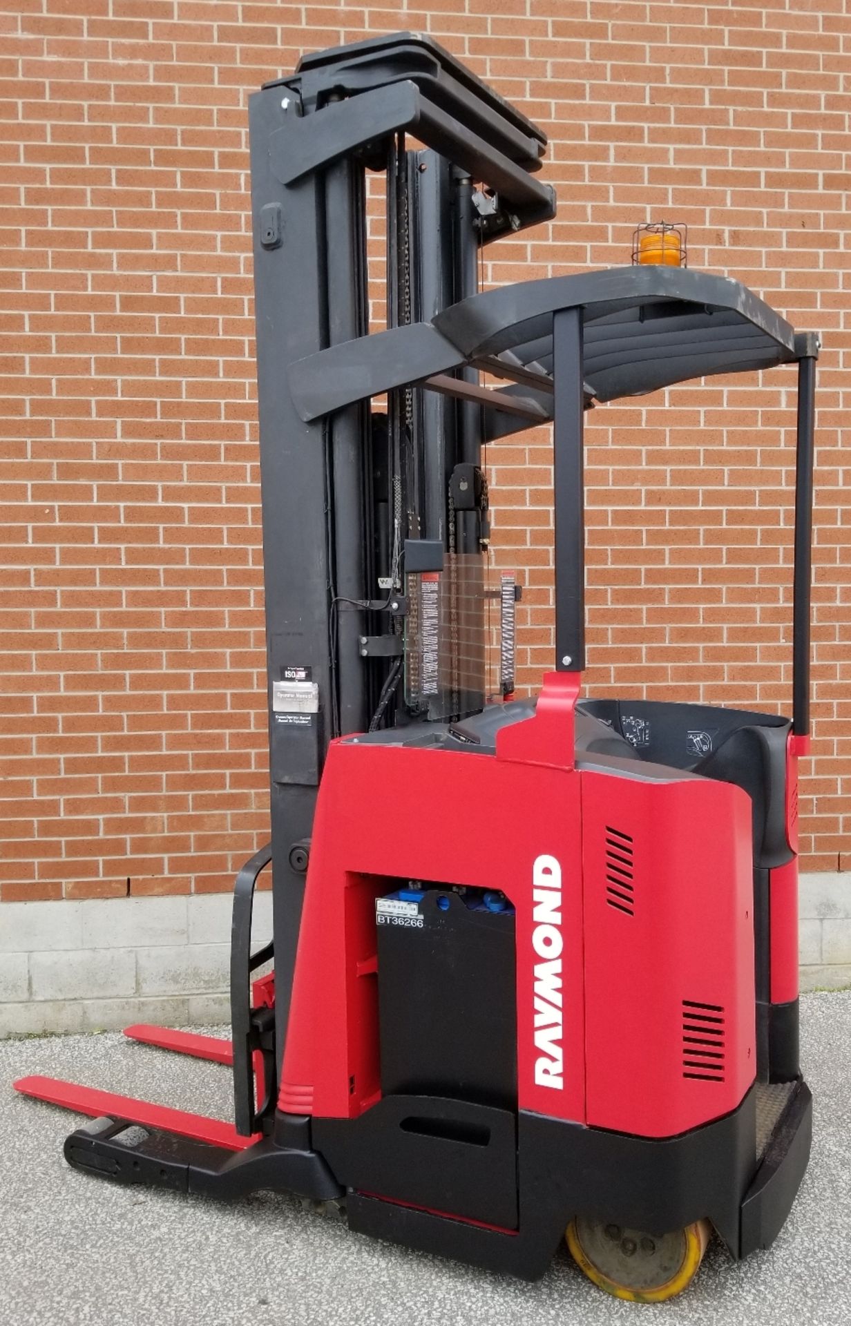 RAYMOND (2005) 740-R35TT 36V ELECTRIC REACH TRUCK WITH 3500 LB. CAPACITY, 271" MAX. VERTICAL LIFT,