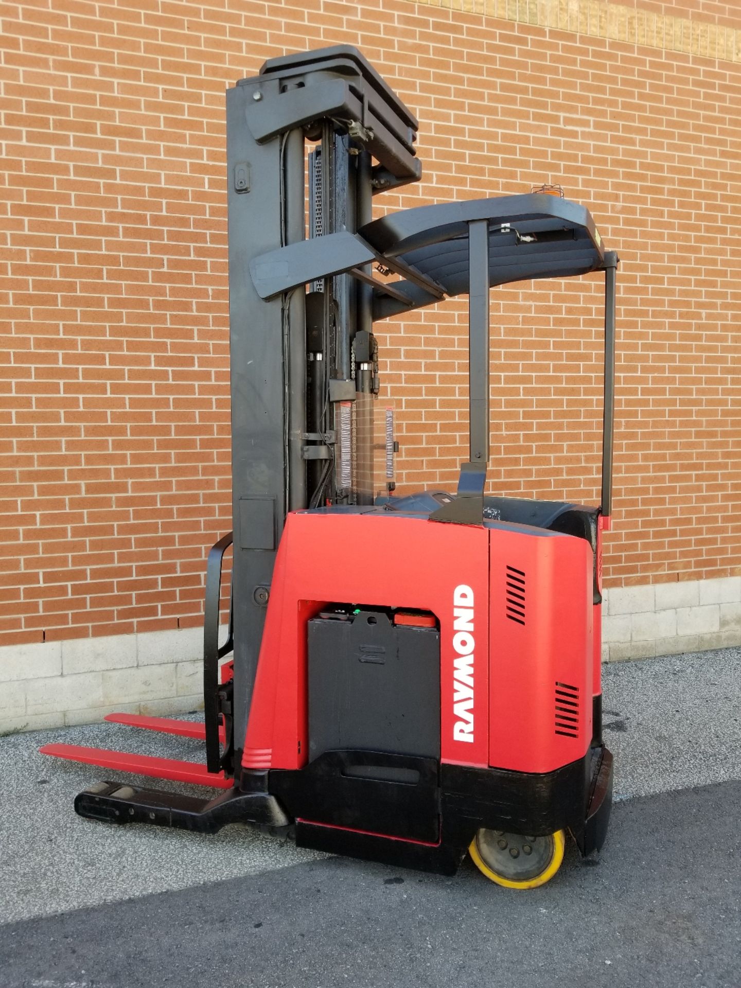 RAYMOND (2004) 7400-R45TT 36V ELECTRIC REACH TRUCK WITH 4500 LB. CAPACITY, 268" MAX. VERTICAL