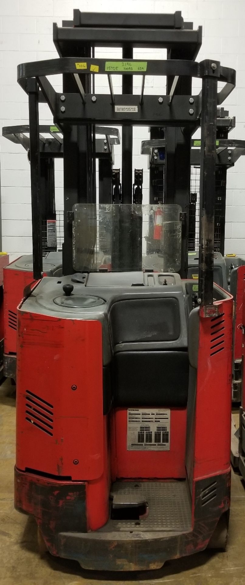 RAYMOND (2005) EZ-R40TT 36V ELECTRIC REACH TRUCK WITH 4000 LB. CAPACITY, 250" MAX. VERTICAL LIFT, - Image 3 of 3