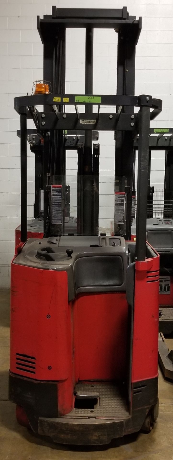 RAYMOND (1994) EZ-R40TT 36V ELECTRIC REACH TRUCK WITH 4000 LB. CAPACITY, 286" MAX. VERTICAL LIFT, - Image 3 of 3