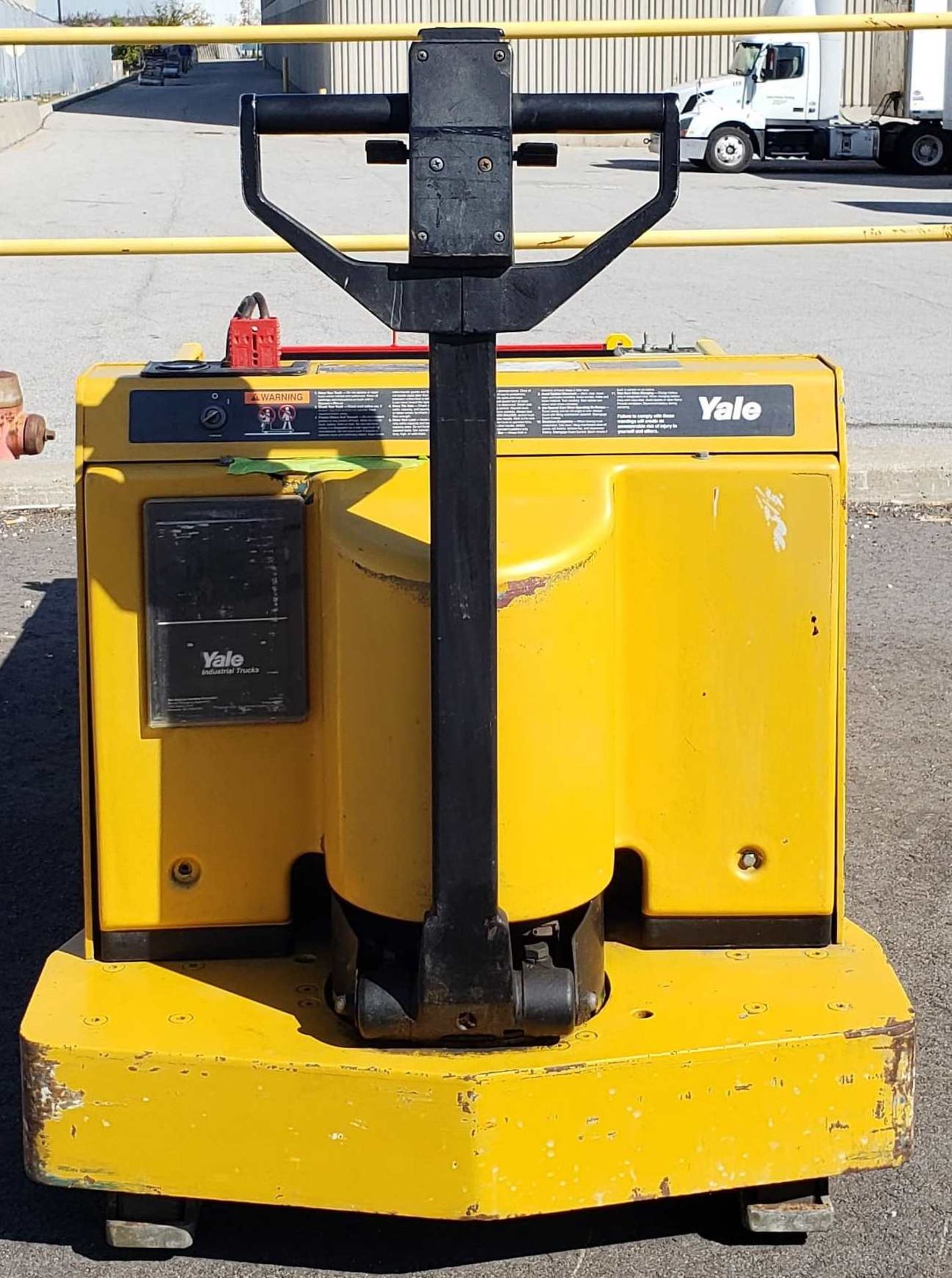 YALE (2000) MPW060LNC24T2748 24V ELECTRIC WALK-BEHIND PALLET JACK WITH 6000 LB. CAPACITY, MTC ABP- - Image 2 of 3