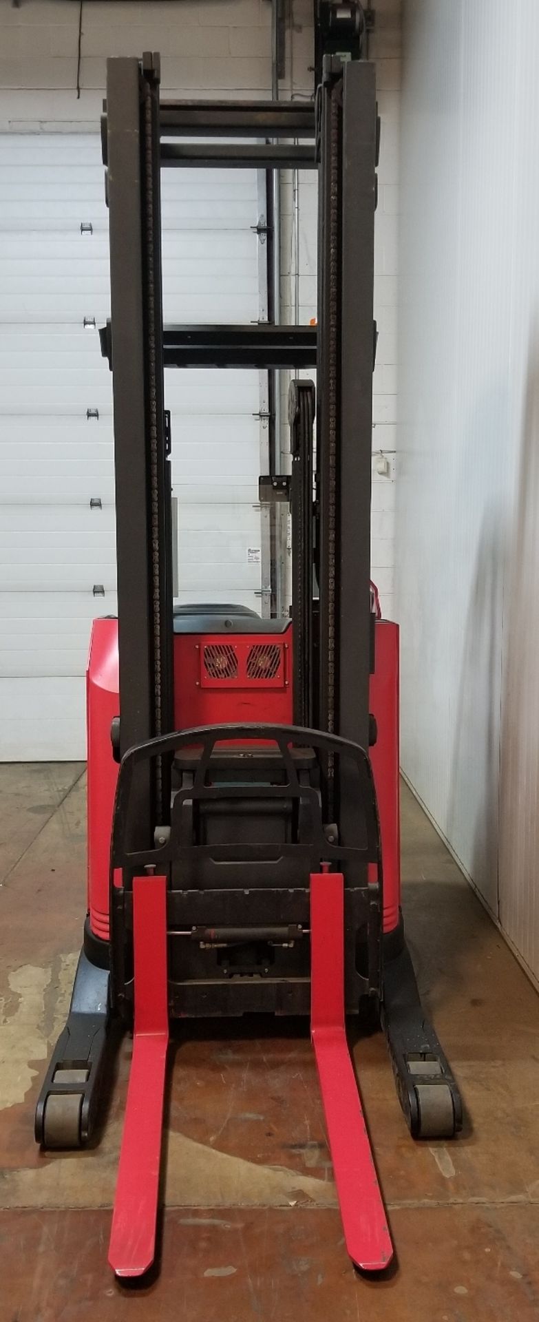 RAYMOND (2006) 740-R35TT 36V ELECTRIC REACH TRUCK WITH 3500 LB. CAPACITY, 271" MAX. VERTICAL LIFT, - Image 3 of 8