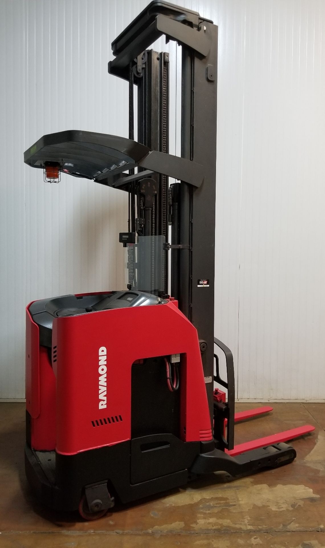 RAYMOND (2006) 7400-35RTT 36V ELECTRIC REACH TRUCK WITH 3500 LB. CAPACITY, 300" MAX. VERTICAL LIFT