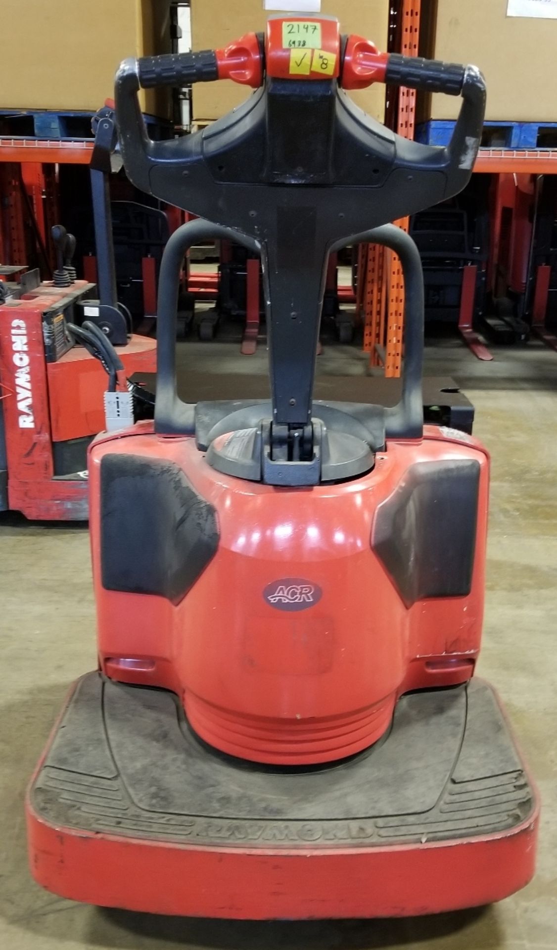 RAYMOND (2011) 8400 24V ELECTRIC RIDE-ON PALLET JACK WITH 6000 LB. CAPACITY, 6988 HOURS (RECORDED AT - Image 3 of 4