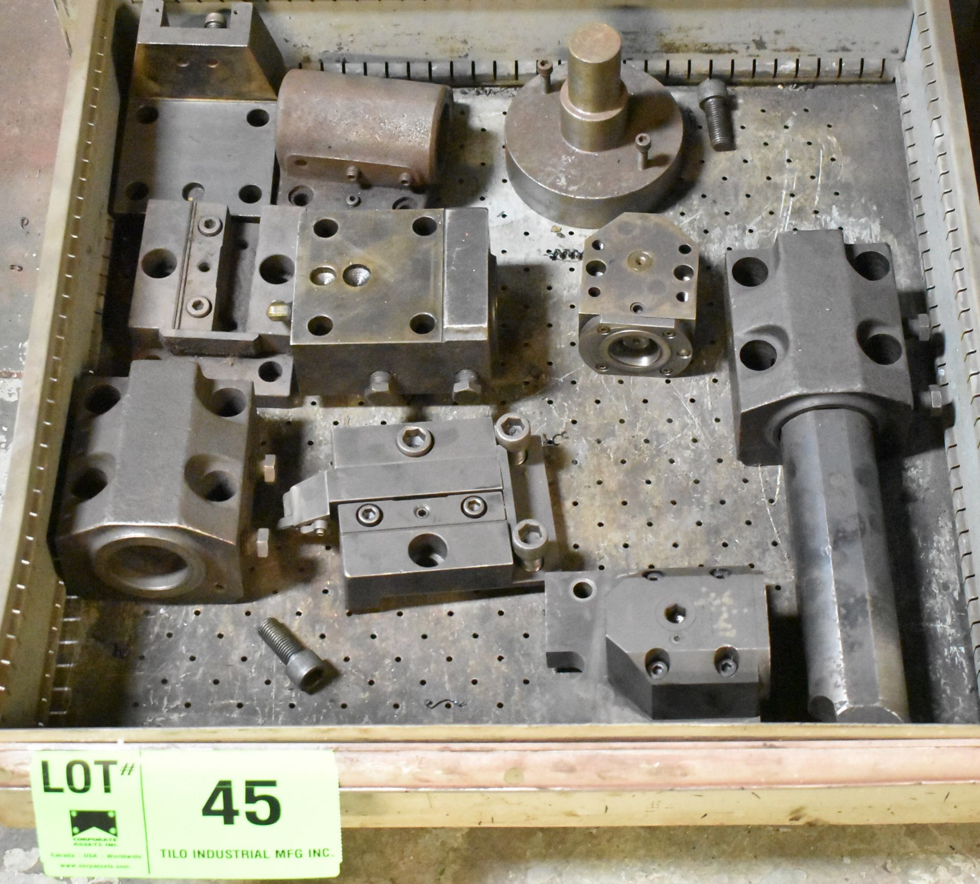 LOT/ TURRET TOOL HOLDERS