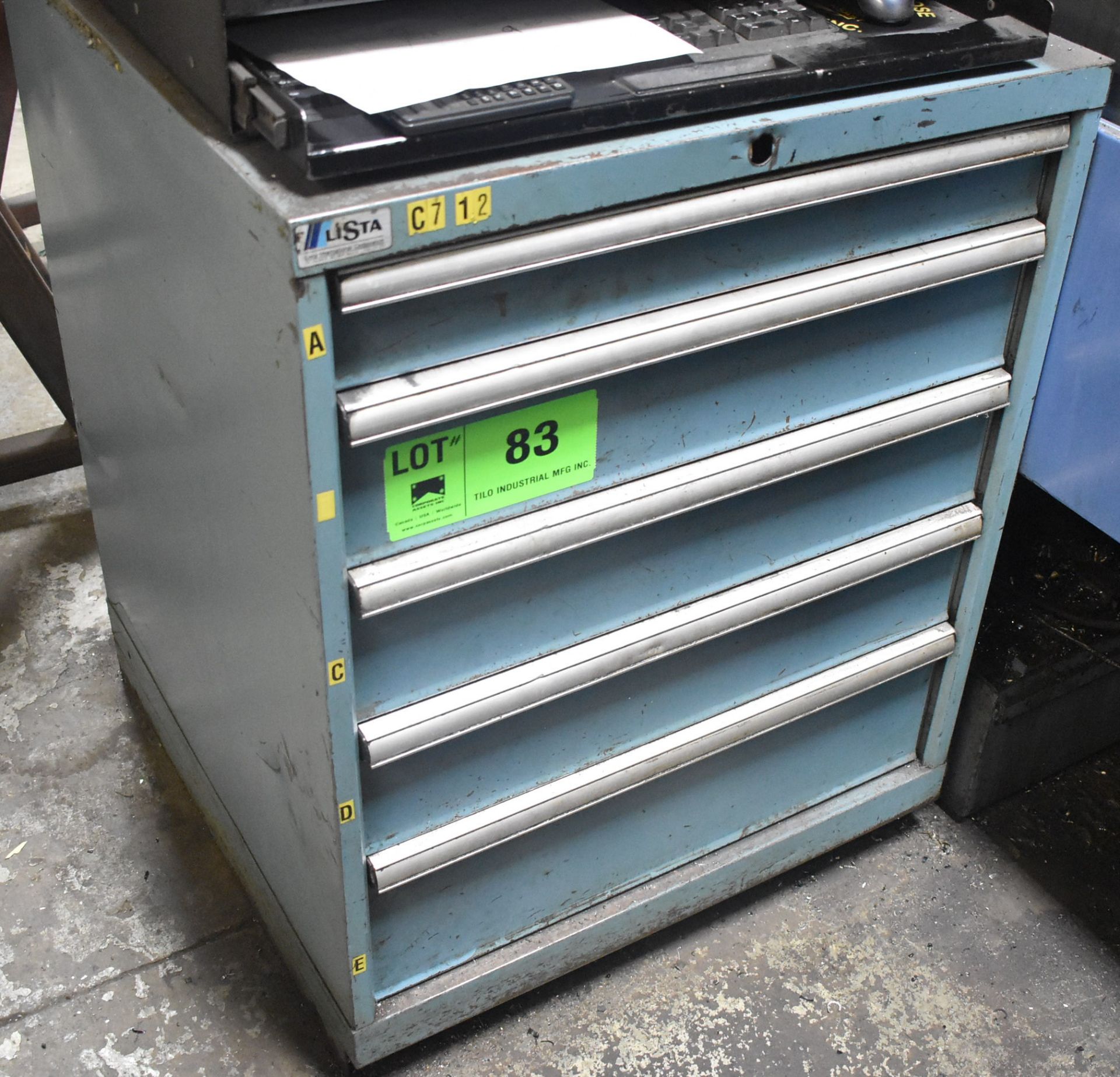 LOT/ LISTA 5 DRAWER TOOL CABINET WITH TIE-DOWN CLAMPING & SET-UP BLOCKS