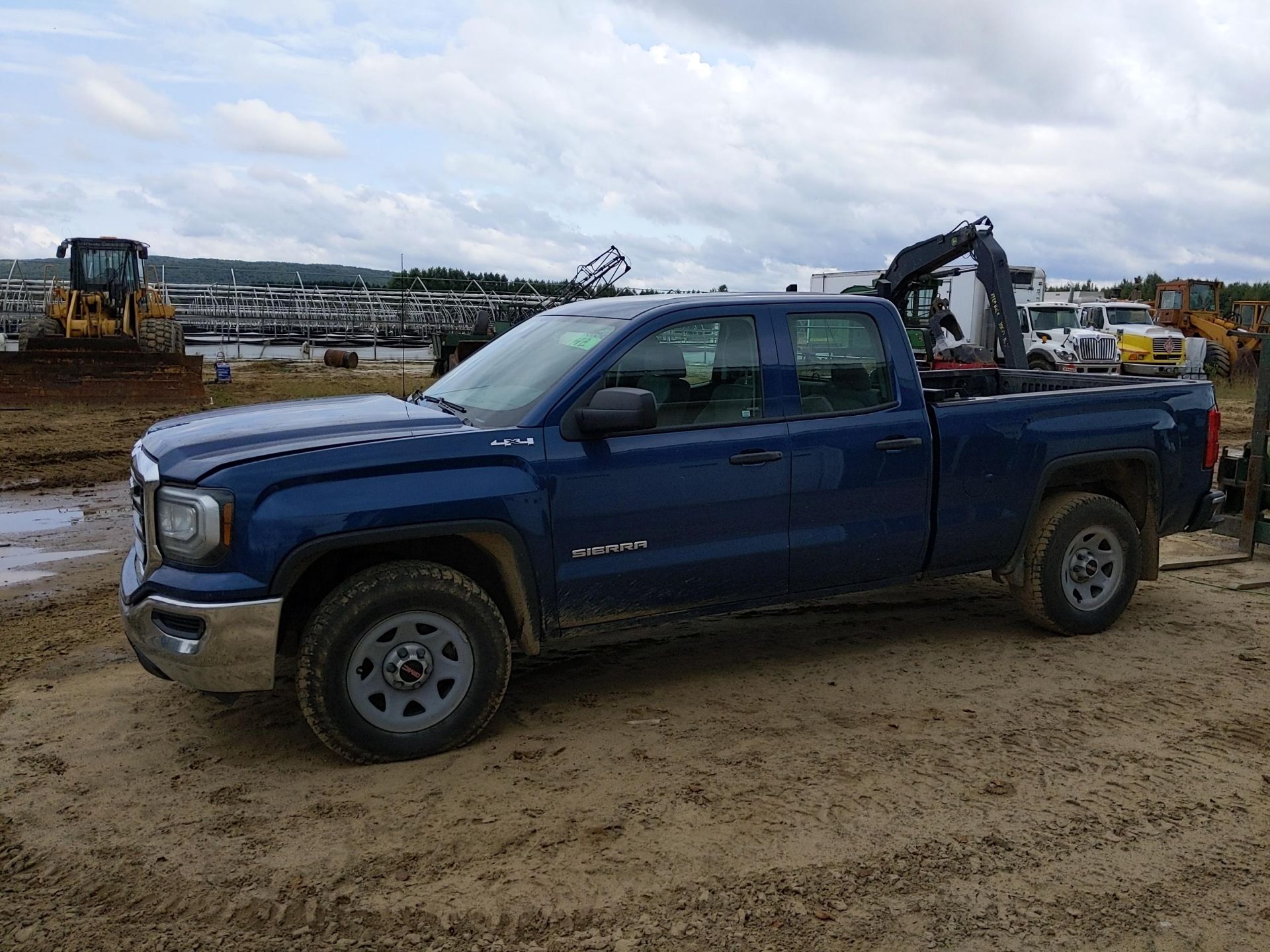 GMC (2017) SIERRA 1500 EXTENDED CAB FOUR DOOR PICKUP TRUCK WITH 4.3LITER V8 GAS ENGINE, AUTO - Image 2 of 13