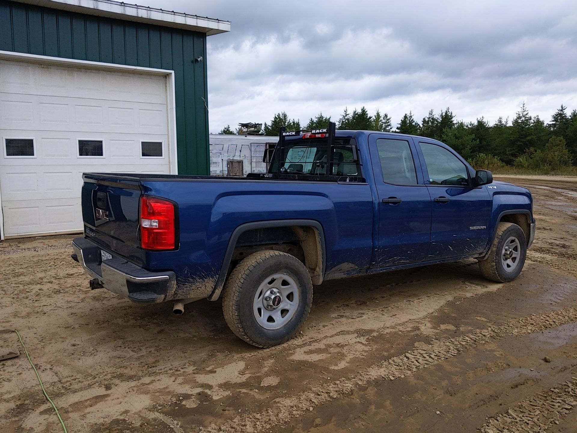 GMC (2017) SIERRA 1500 EXTENDED CAB FOUR DOOR PICKUP TRUCK WITH 4.3LITER V8 GAS ENGINE, AUTO - Image 4 of 13