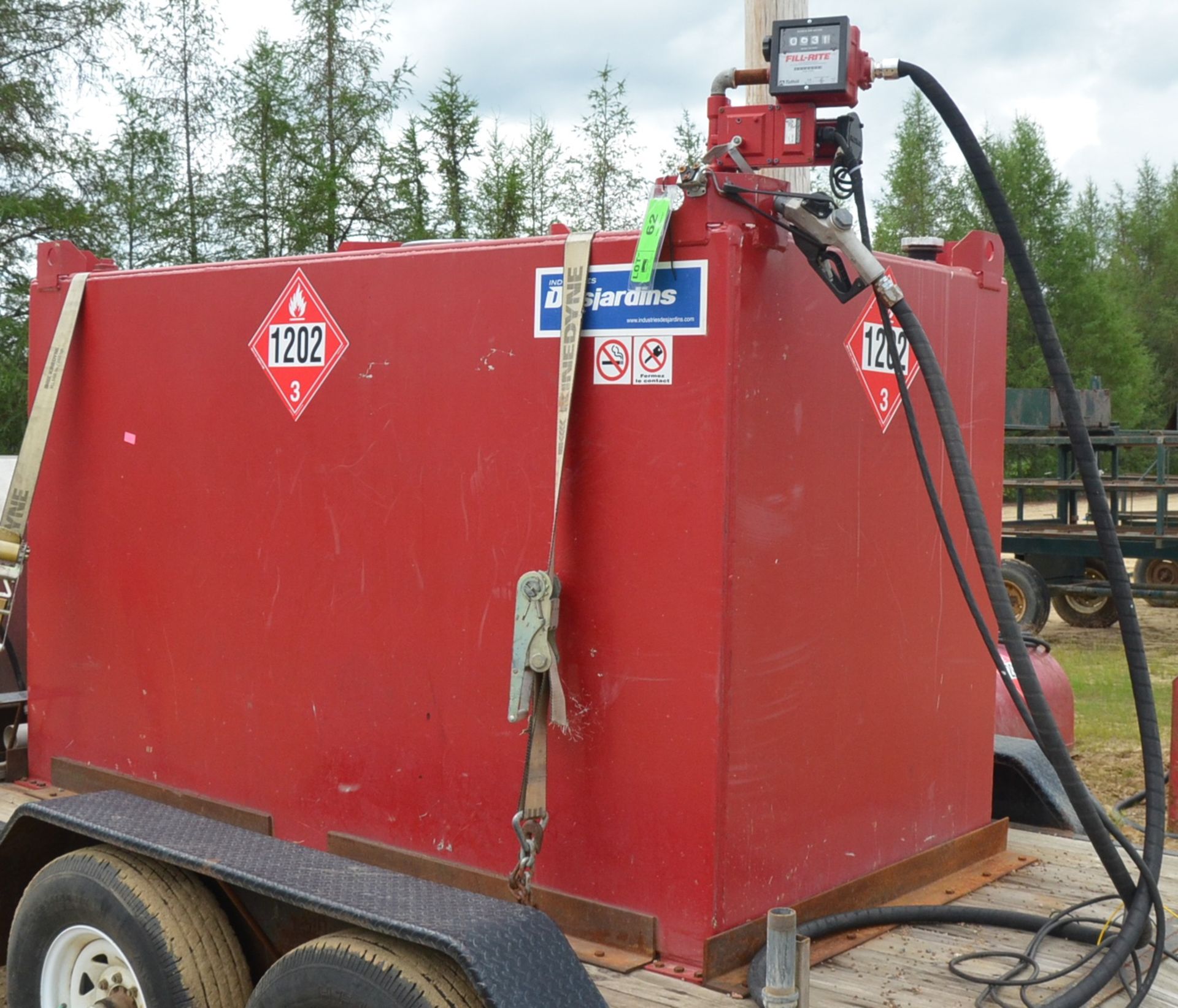 DESJARDINS INDUSTRIES 5,000LITER CAPACITY FUEL TANK WITH METERED DISPENSING PUMP WITH HOSE AND