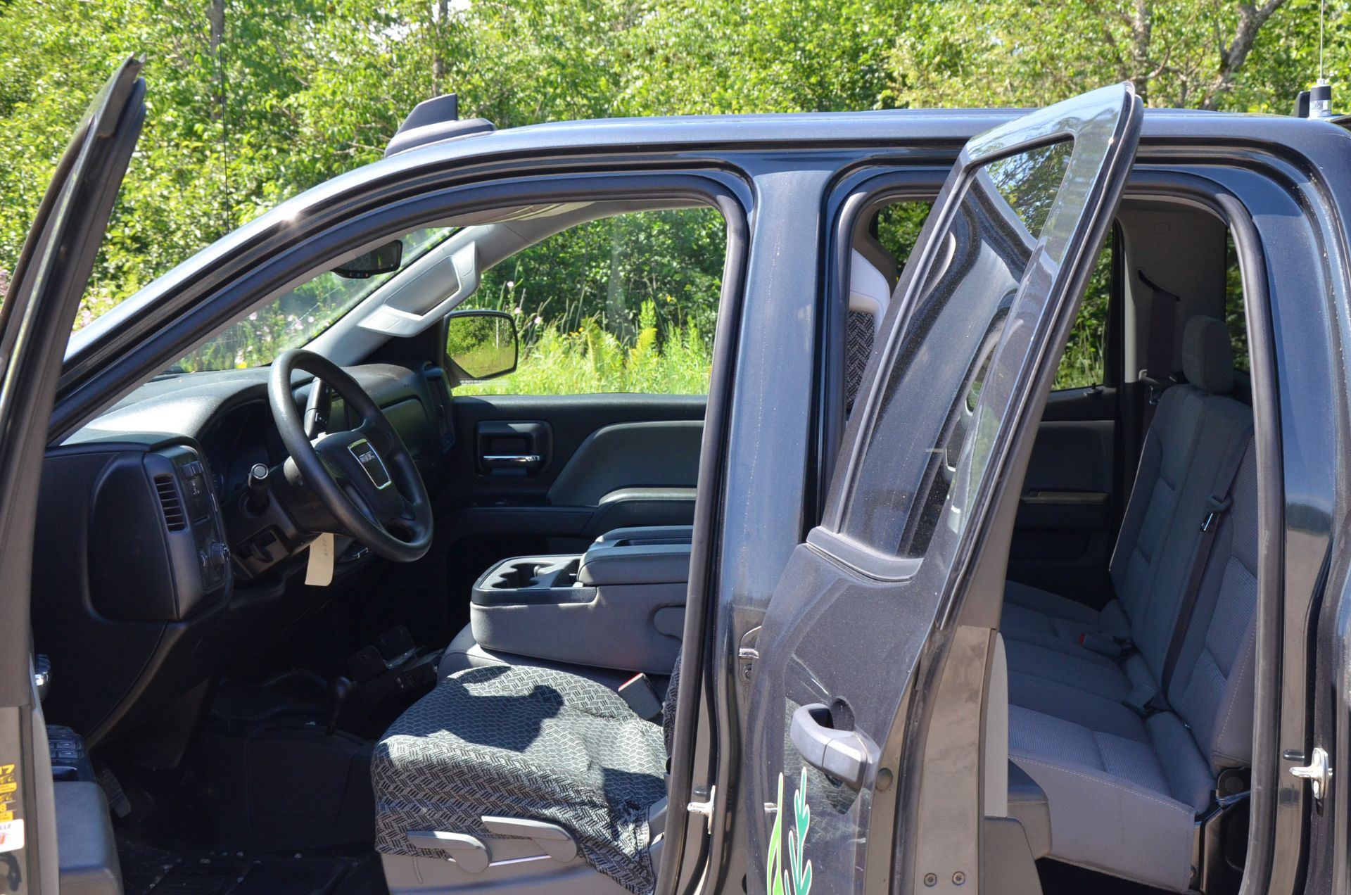 GMC (2017) SIERRA 1500 EXTENDED CAB FOUR DOOR PICKUP TRUCK WITH 5.3LITER V8 GAS ENGINE, AUTO - Image 7 of 16