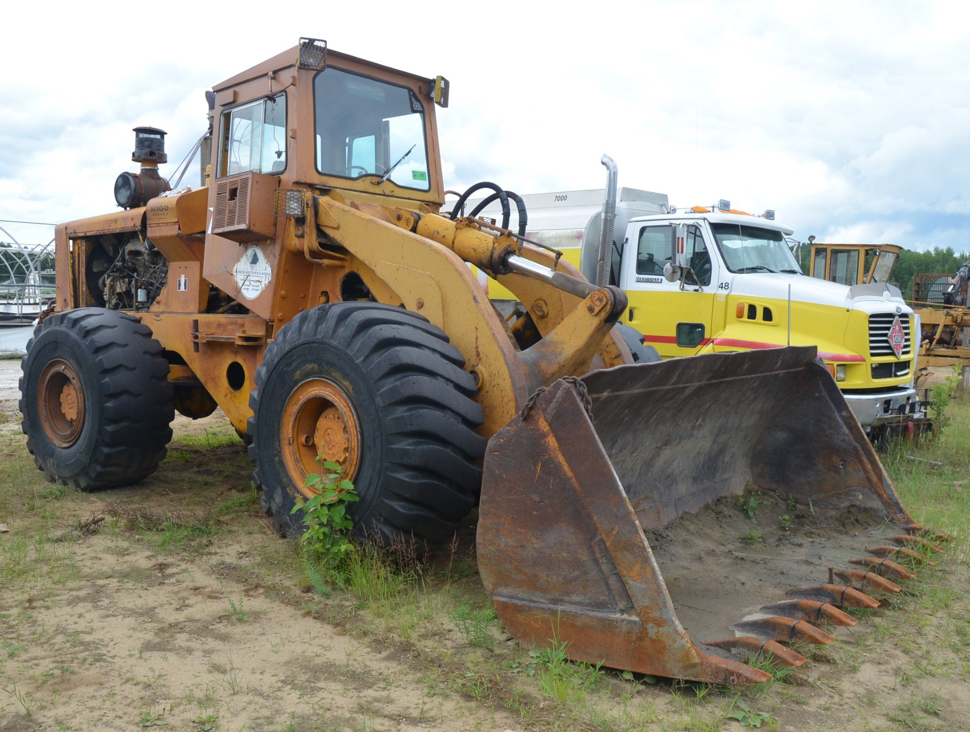 INTERNATIONAL HOUGH H-100 SERIES ARTICULATING FRONT END WHEEL LOADER WITH INTERNATIONAL UD-B17 250HP - Image 5 of 5