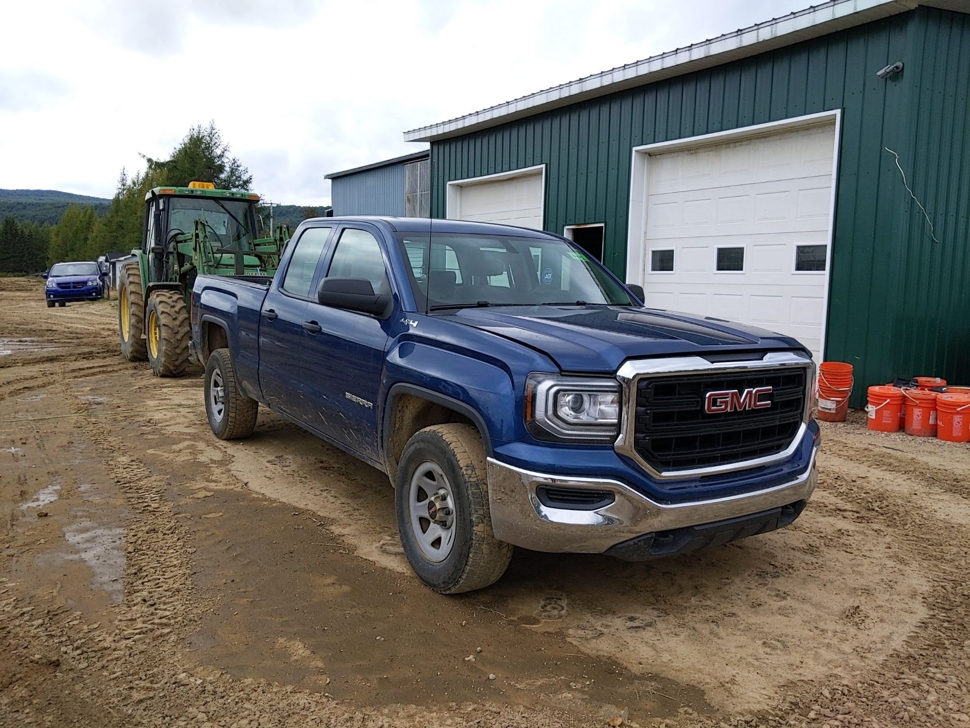 GMC (2017) SIERRA 1500 EXTENDED CAB FOUR DOOR PICKUP TRUCK WITH 4.3LITER V8 GAS ENGINE, AUTO - Image 5 of 13