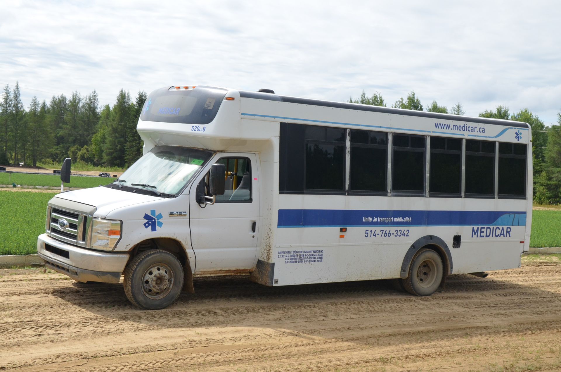 FORD (2008) E450 GIRARDIN CTV G5 (16) PASSENGER BUS WITH 6.0LITER DIESEL ENGINE, AUTOMATIC - Image 2 of 9