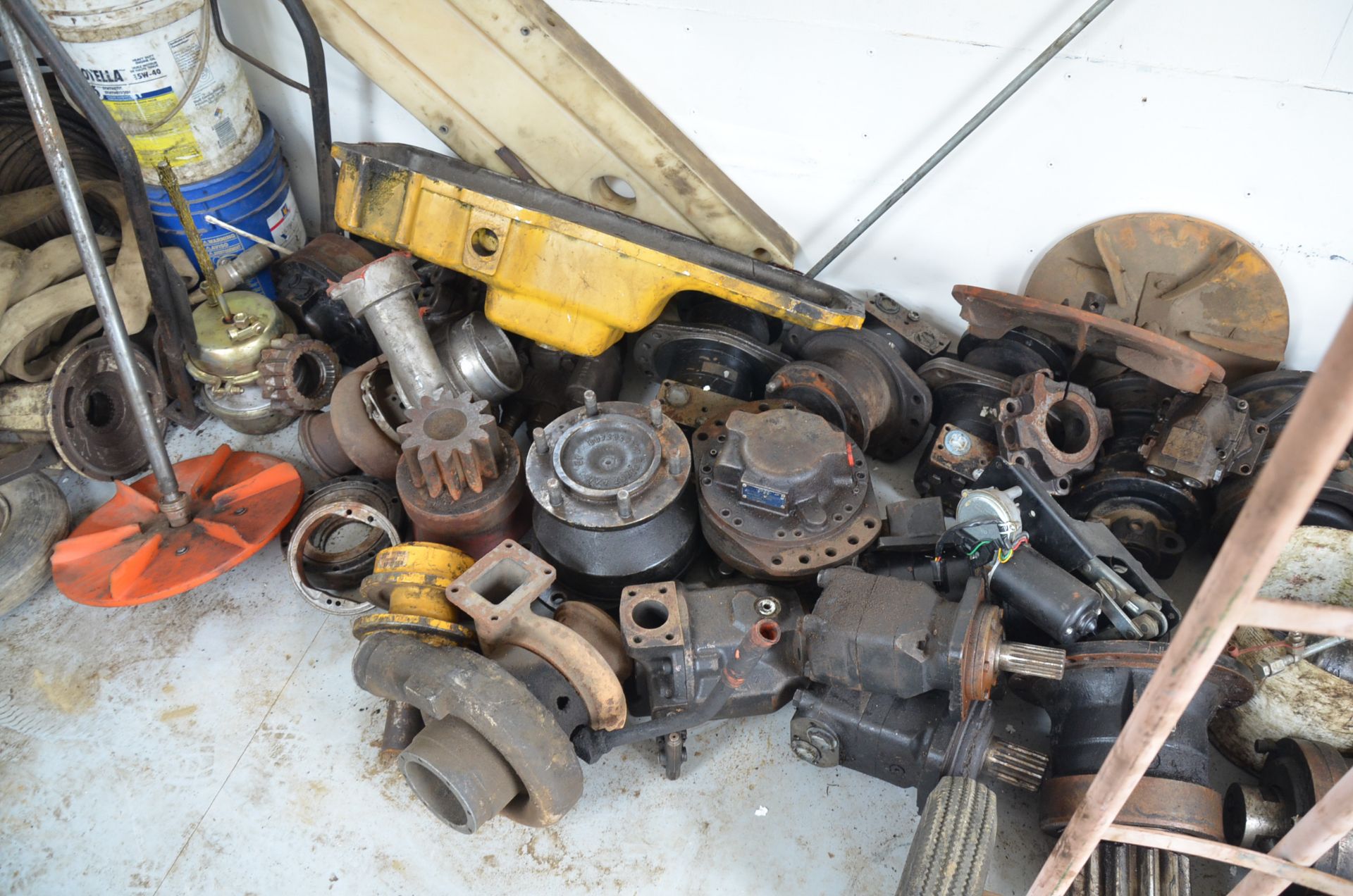 LOT/ BALANCE OF STORAGE TRAILER CONSISTING OF PARTS, COMPONENTS, HYDRAULIC CYLINDERS, HYDRAULIC - Image 3 of 8