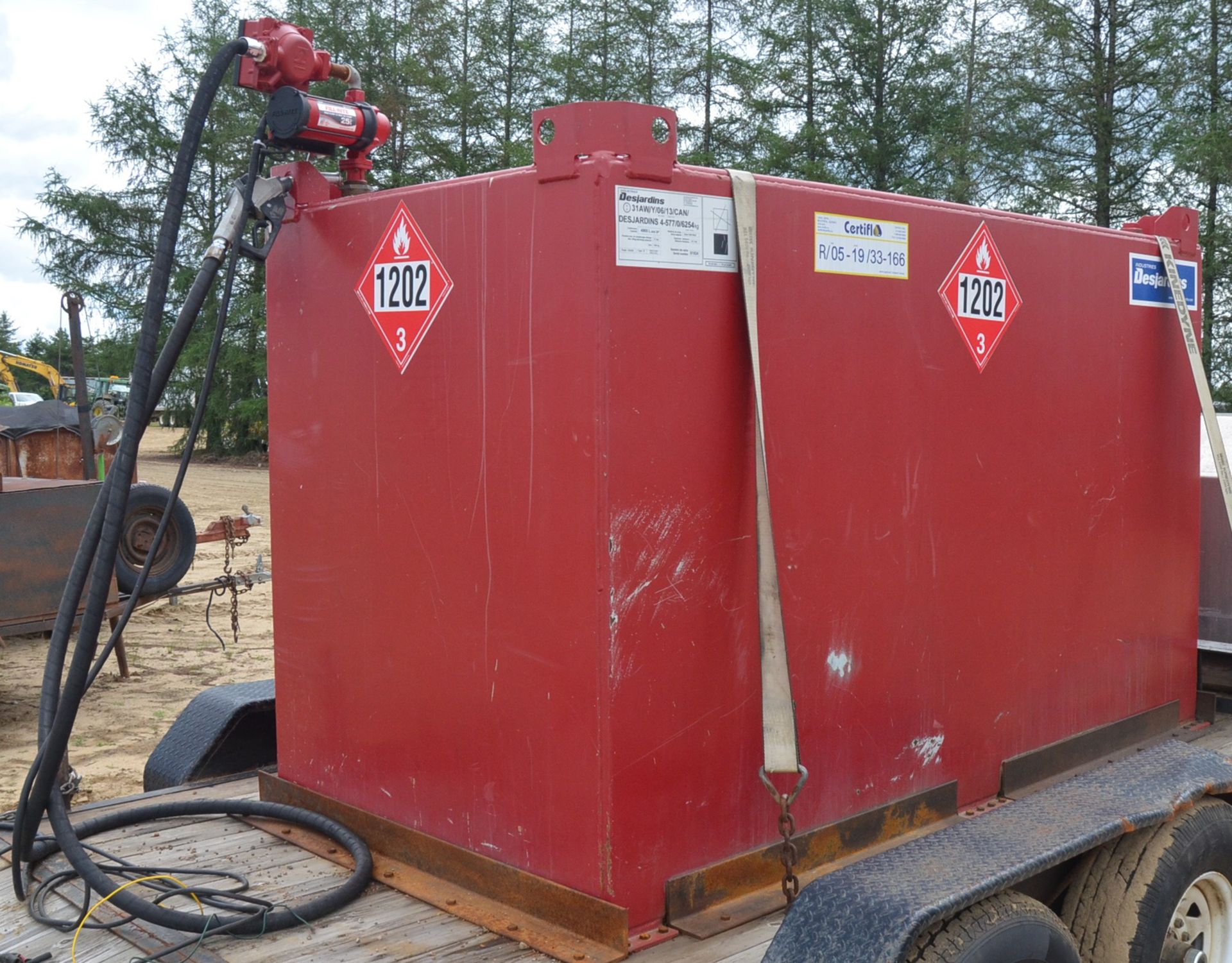 DESJARDINS INDUSTRIES 5,000LITER CAPACITY FUEL TANK WITH METERED DISPENSING PUMP WITH HOSE AND - Image 2 of 5