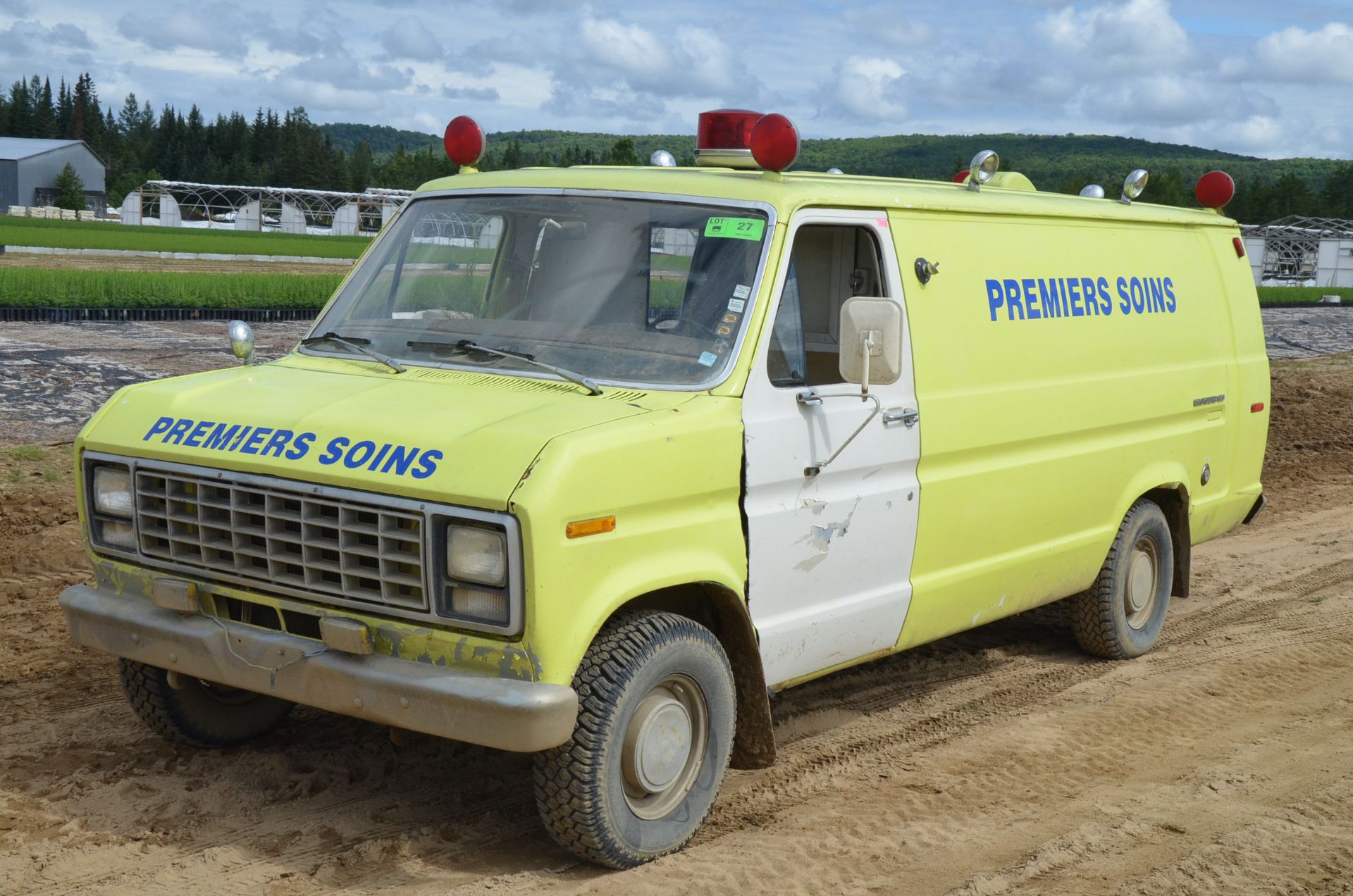 FORD (1979) E 150 VAN WITH GAS ENGINE, AUTOMATIC TRANSMISSION, REAR WHEEL DRIVE, WORKING AMBULANCE