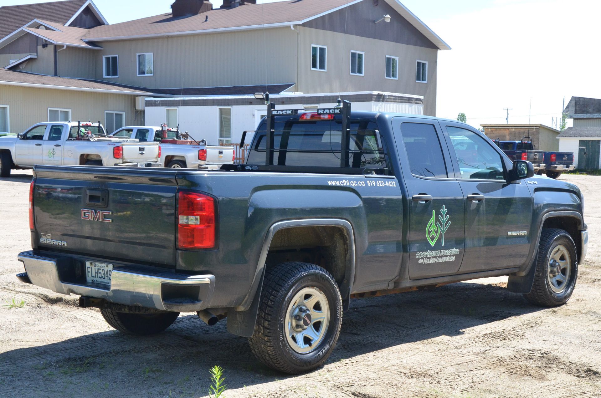 GMC (2017) SIERRA 1500 EXTENDED CAB FOUR DOOR PICKUP TRUCK WITH 5.3LITER V8 GAS ENGINE, AUTO - Image 4 of 16