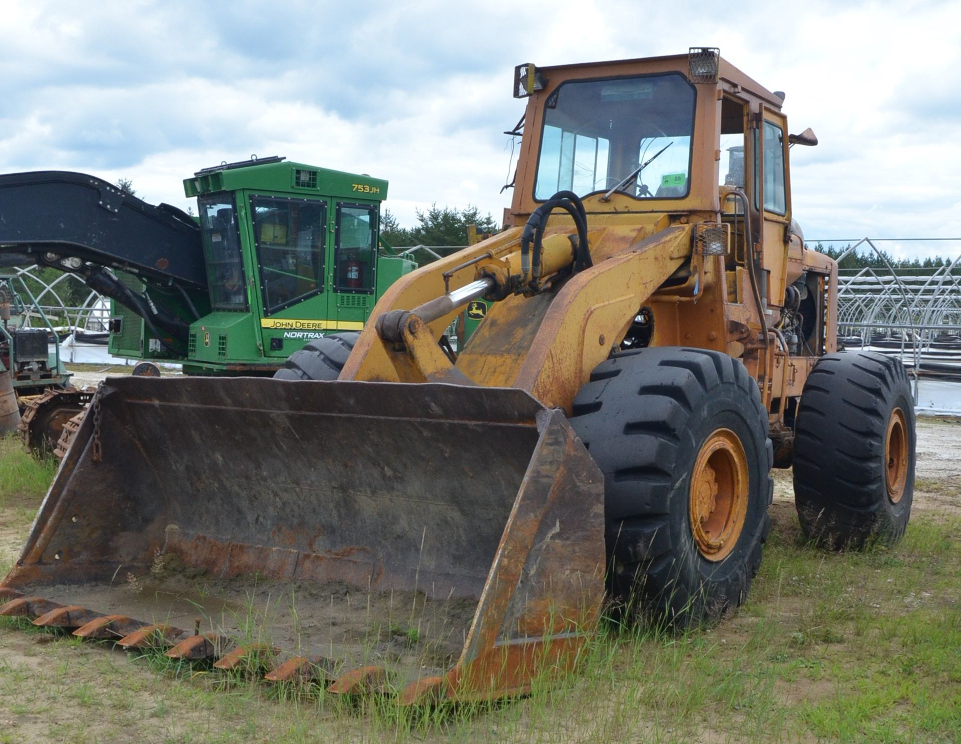 INTERNATIONAL HOUGH H-100 SERIES ARTICULATING FRONT END WHEEL LOADER WITH INTERNATIONAL UD-B17 250HP