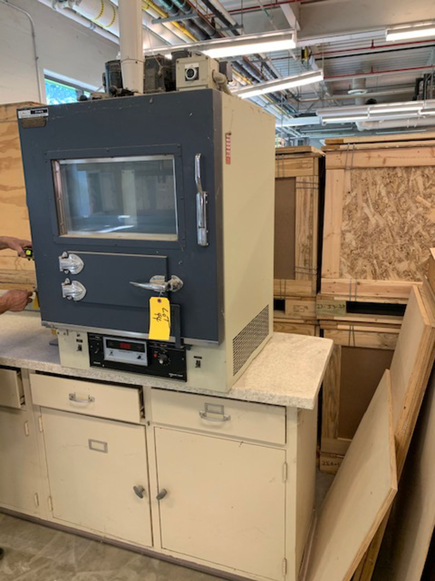 HOTPACK MODEL 2130224-5 ELECTRIC OVEN WITH ROTATING TRAY, S/N: 72036 [RIGGING FEES FOR LOT #44 - $75