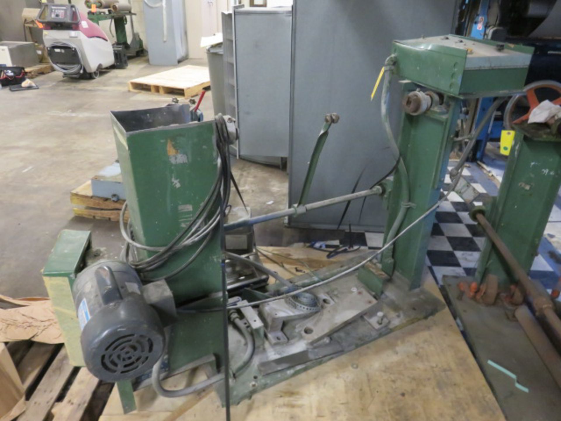 MFG. UNKNOWN SINGLE POSITION WINDER WITH APPROX. 20"W X 30 "DIA. CAPACITY, S/N: N/A [RIGGING FEES