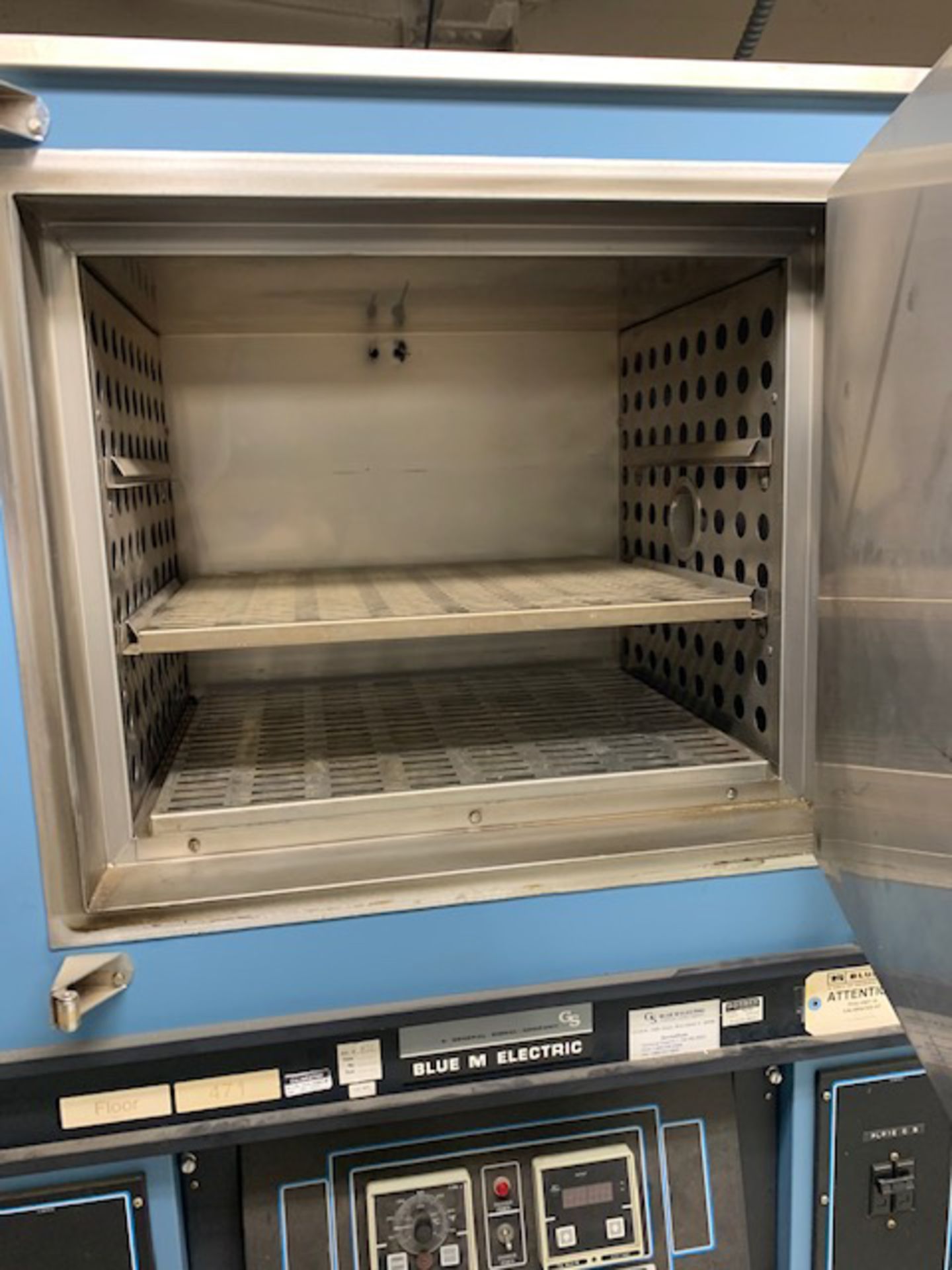BLUE M STAINLESS STEEL ELECTRIC OVEN WITH STAND, S/N: N/A (CI) [RIGGING FEES FOR LOT #91 - $50 USD - Image 2 of 3