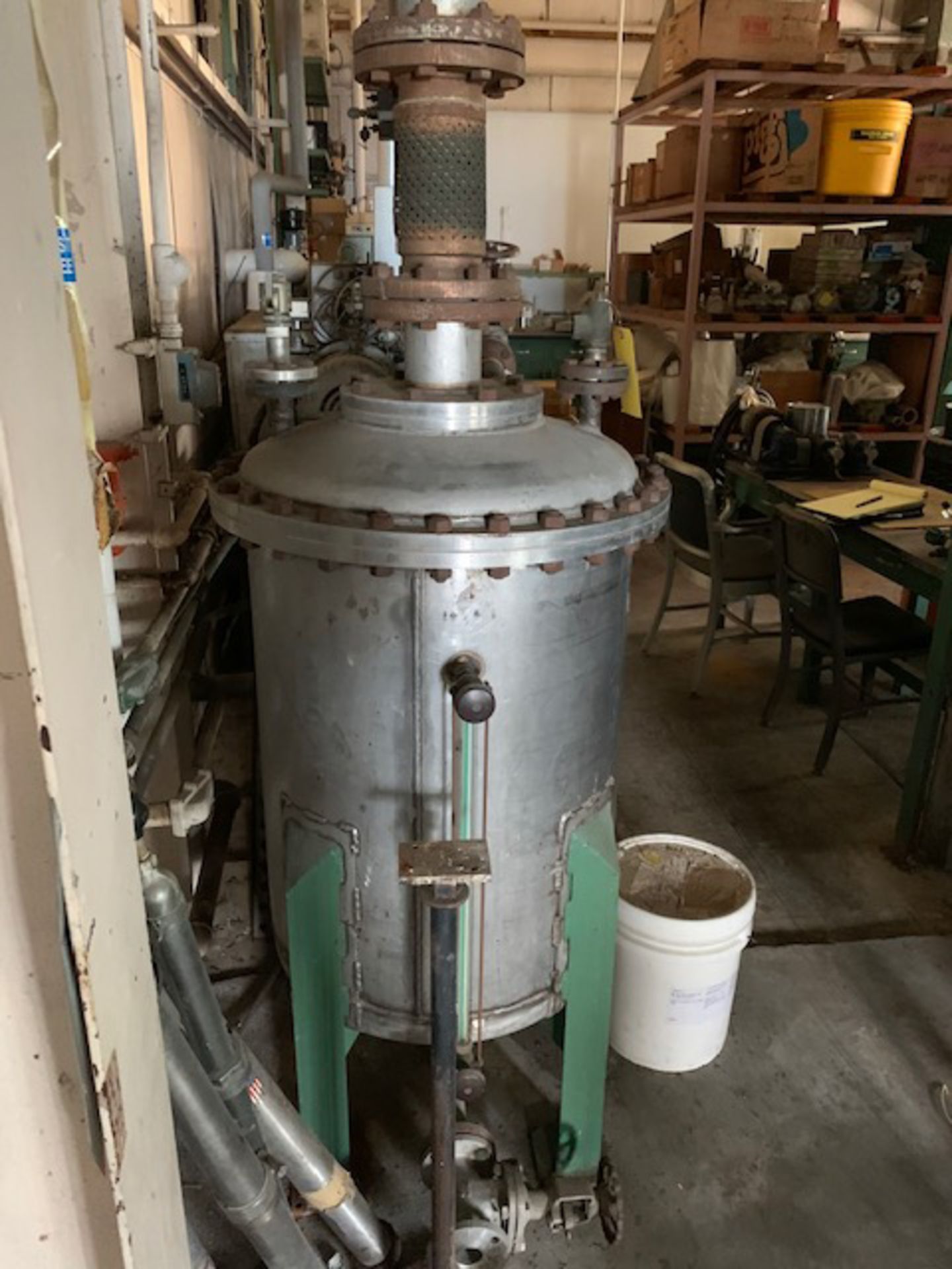 APPROX. 18" X 24" JACKETED KETTLE WITH AGITATOR (CI) [RIGGING FEES FOR LOT #73 - $725 USD PLUS