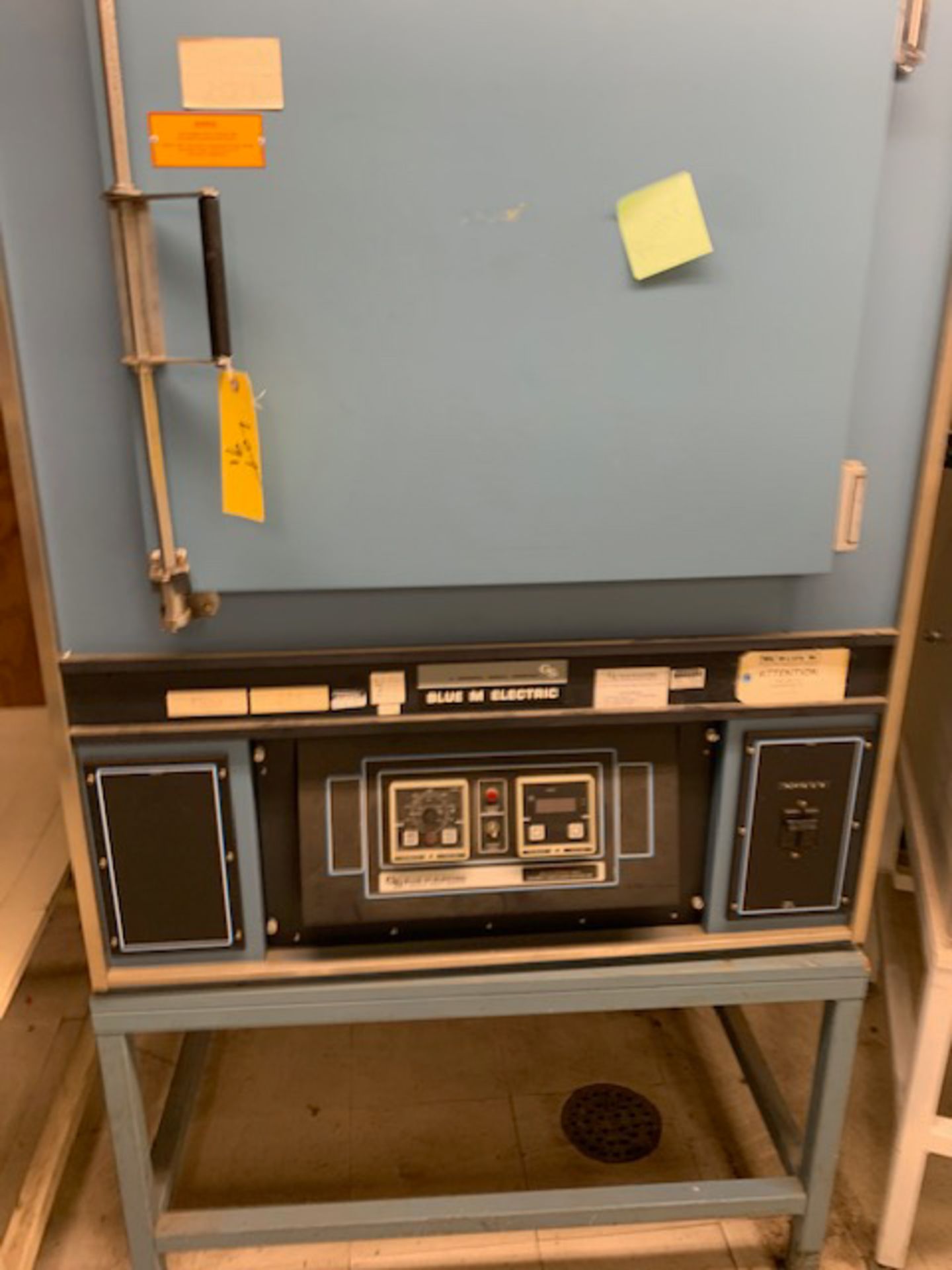 BLUE M STAINLESS STEEL ELECTRIC OVEN WITH STAND, S/N: N/A (CI) [RIGGING FEES FOR LOT #91 - $50 USD