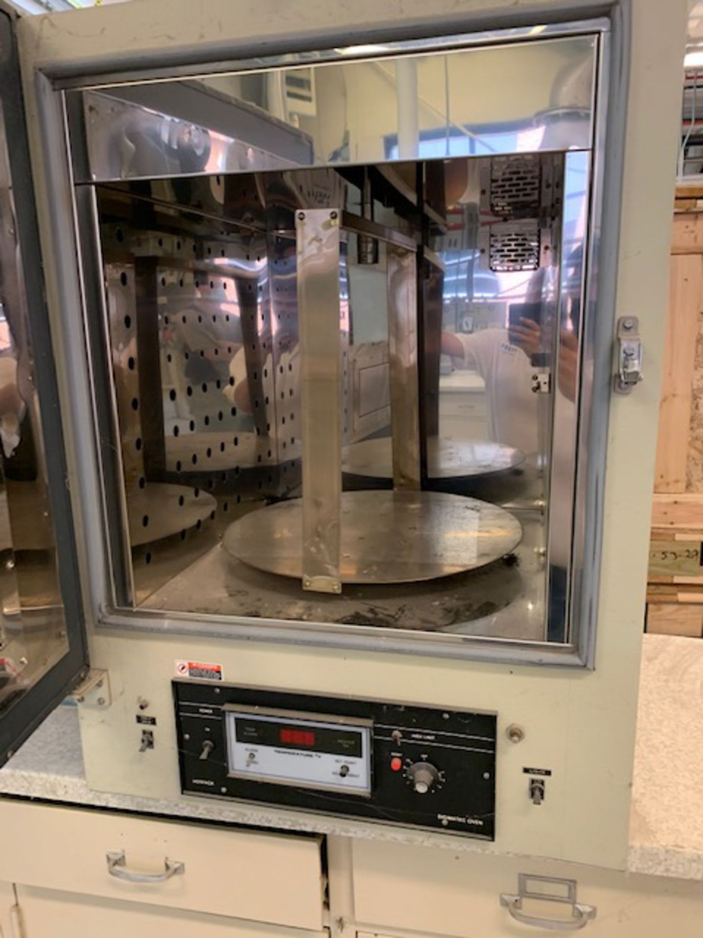 HOTPACK MODEL 2130224-5 ELECTRIC OVEN WITH ROTATING TRAY, S/N: 72036 [RIGGING FEES FOR LOT #44 - $75 - Image 2 of 3