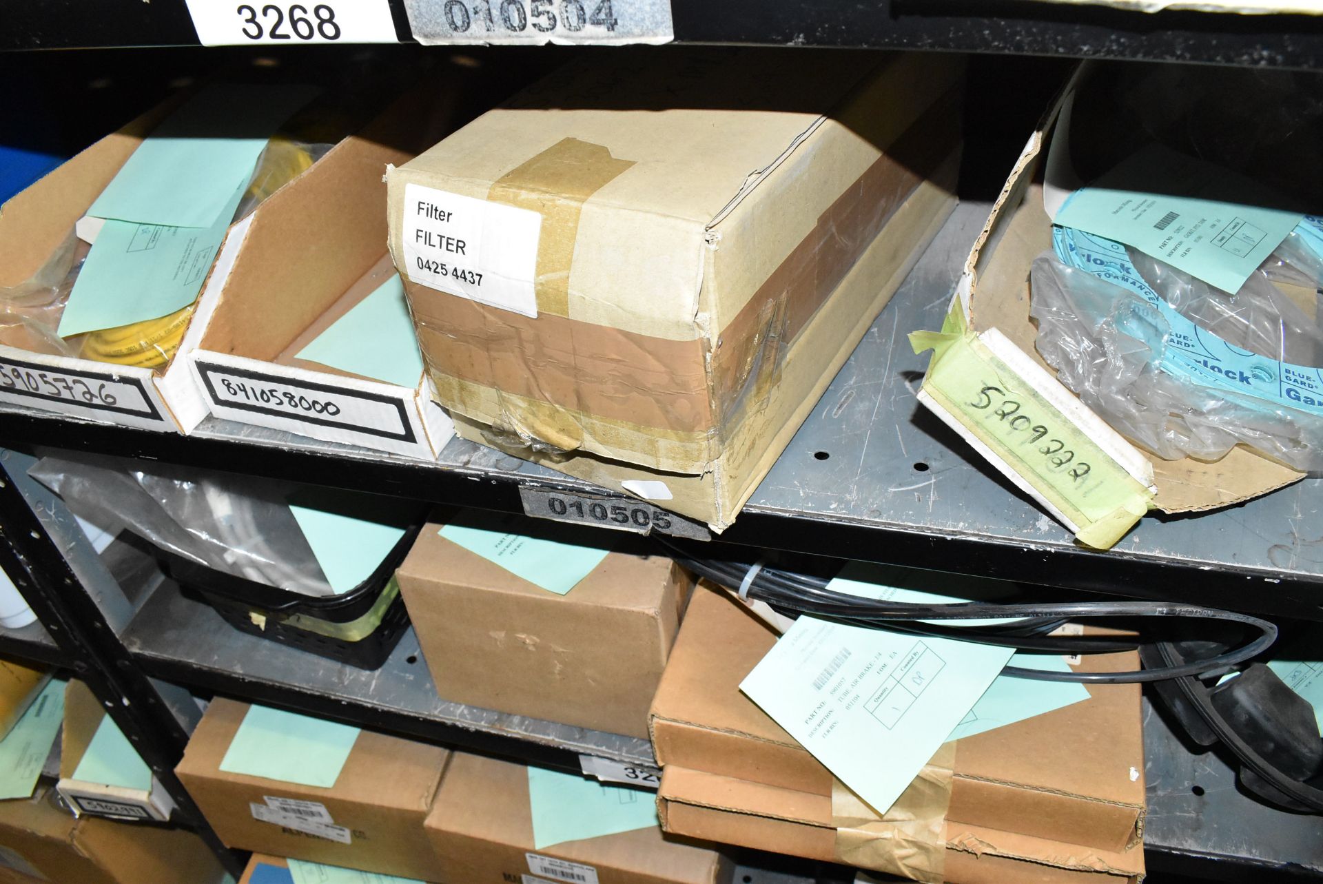 LOT/ CONTENTS OF SHELVES - INCLUDING OIL FILTERS, BEARINGS, HYDRAULIC HIGH PRESSURE FILTERS, - Image 4 of 5