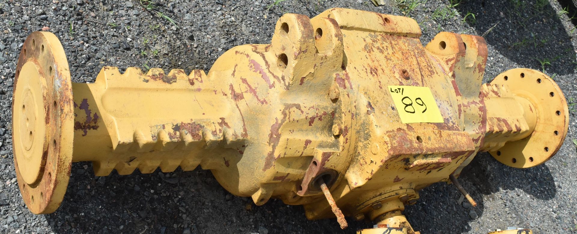 NEW HOLLAND HEAVY MACHINE AXLE