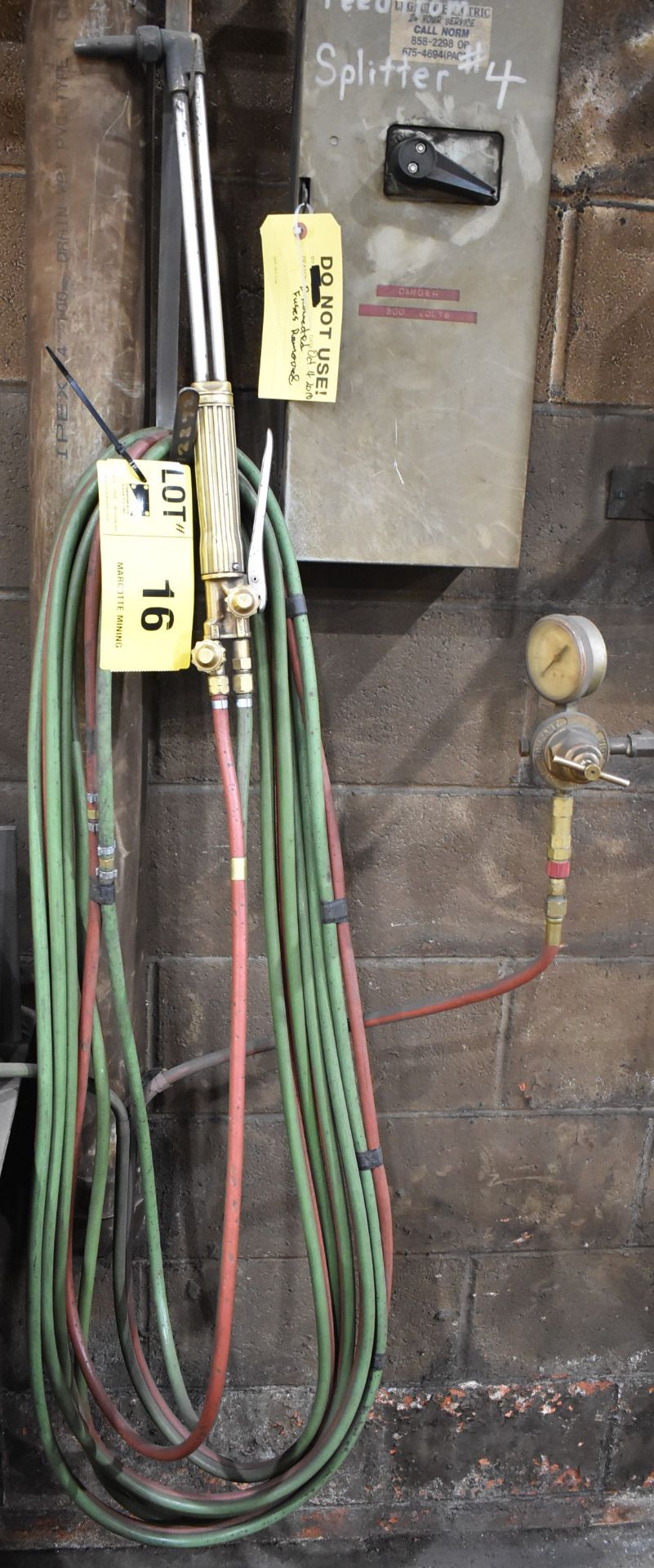 LOT/ OXY-ACETYLENE TORCH WITH GAUGES & HOSE (CI)