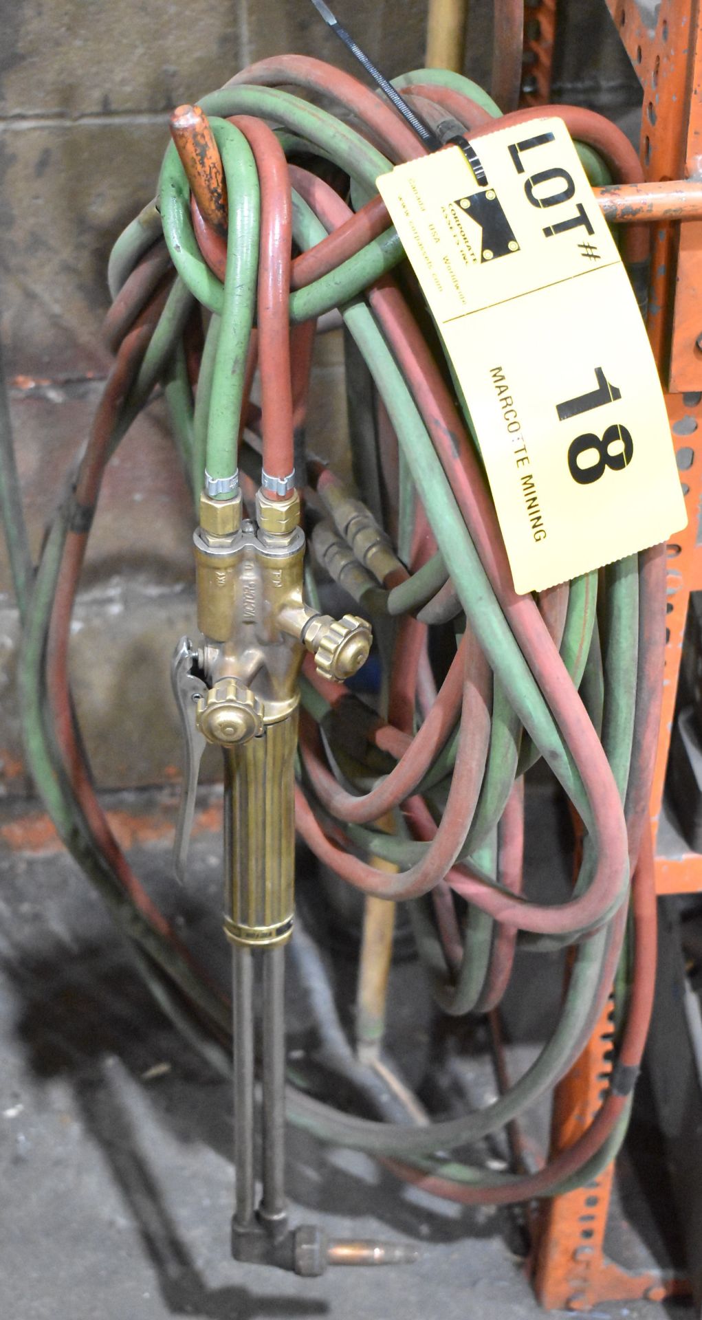 LOT/ OXY-ACETYLENE TORCH WITH GAUGES & HOSE (CI)