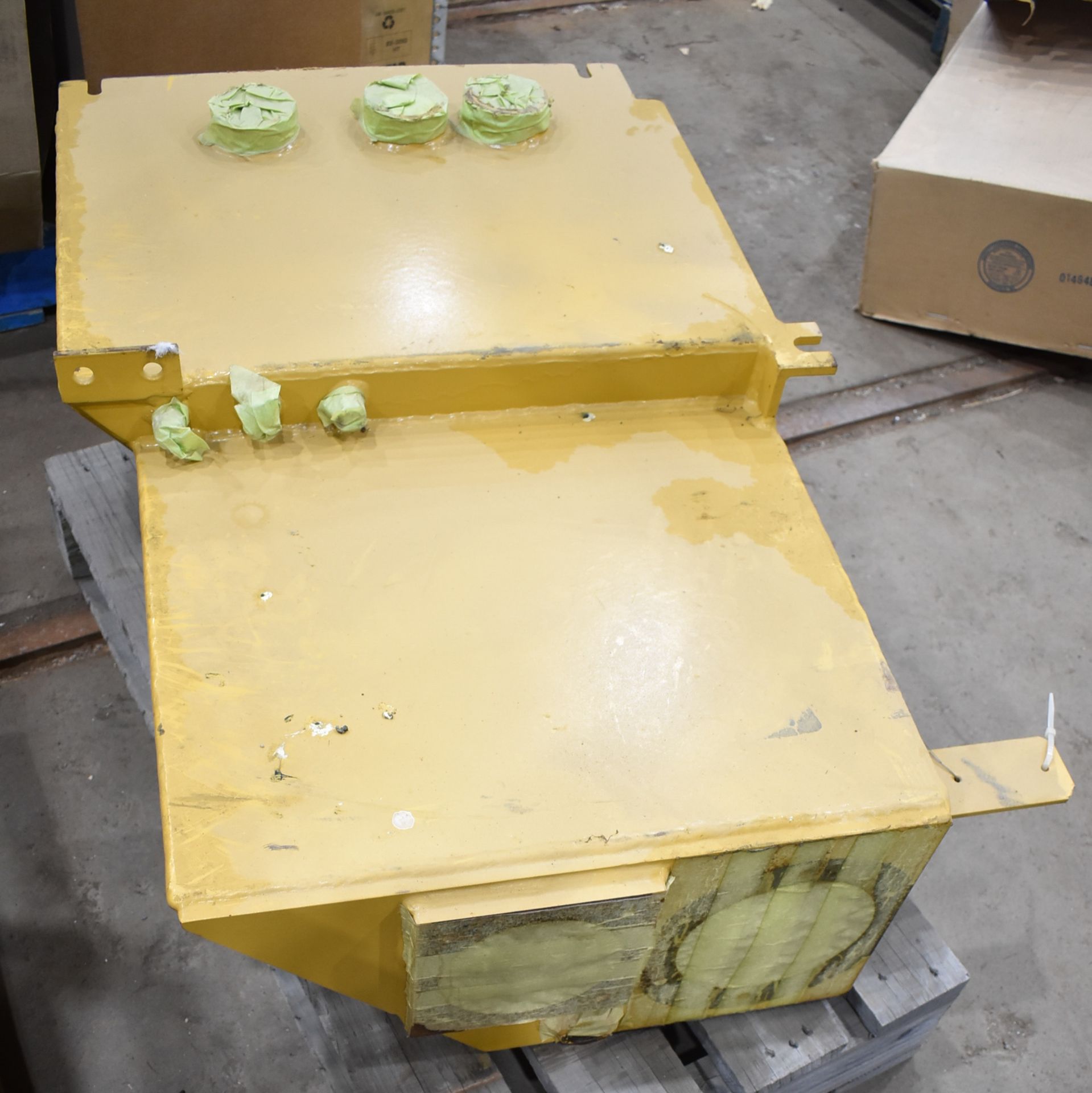 LOT/ CONTENTS OF SKID - STAINLESS STEEL FRAME, HYDRAULIC TANK, (3) WINDSHIELD WASHER FLUID TANKS, - Image 6 of 6