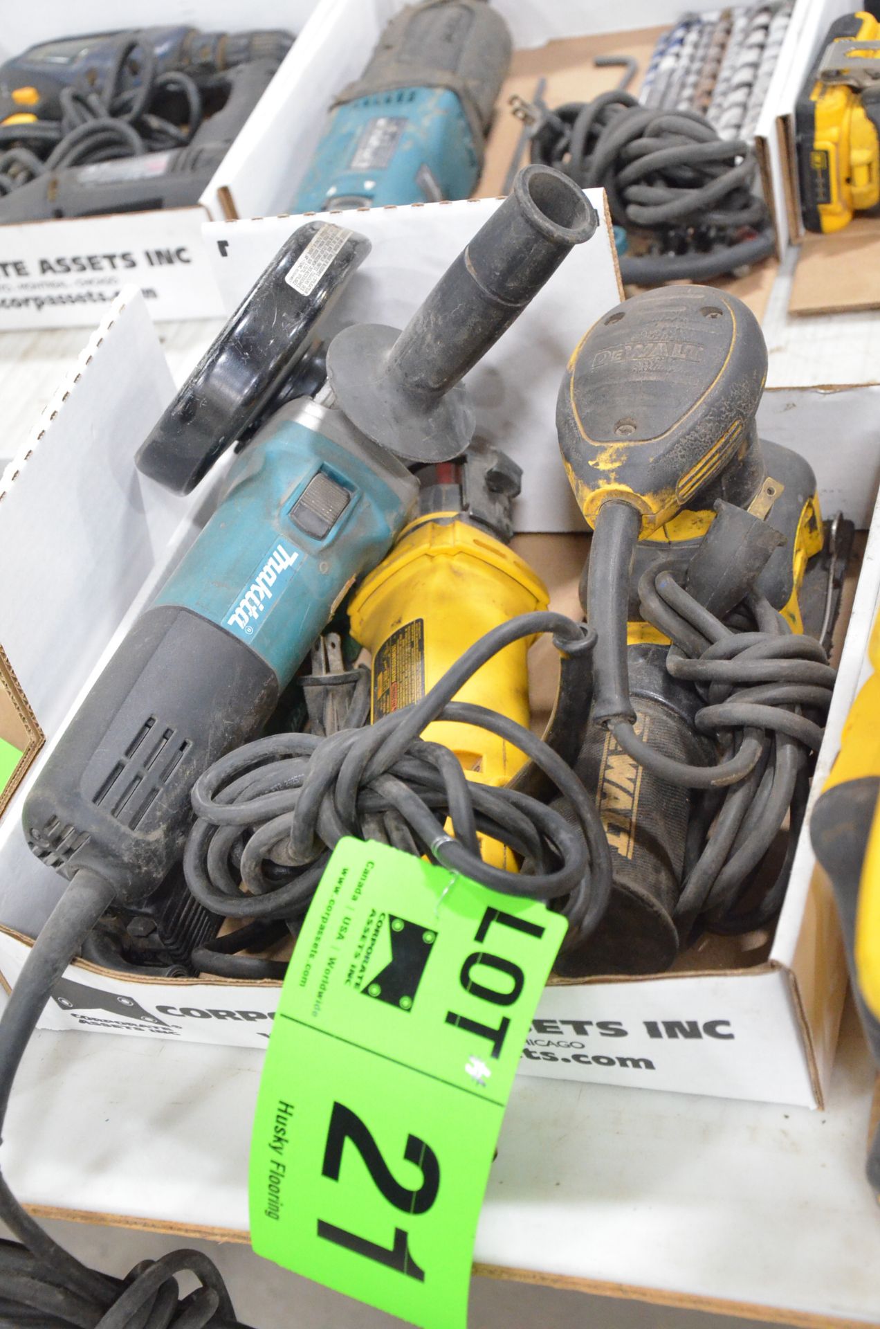 LOT/ DEWALT & MAKITA CORDLESS AND CONVENTIONAL POWERTOOLS