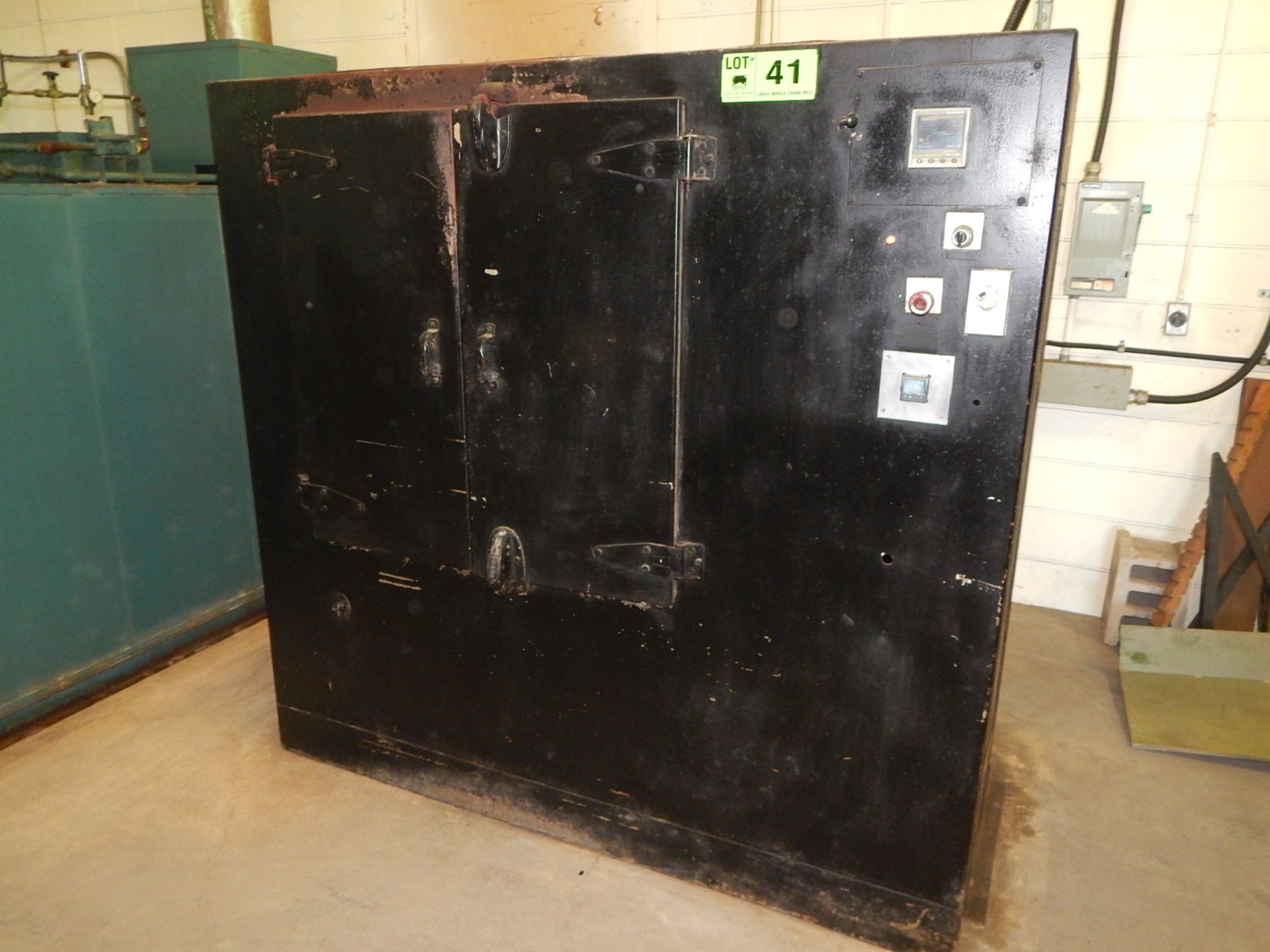 DESPATCH V-29TT ELECTRIC INDUSTRIAL OVEN WITH 36"W X 28"D X 36"H INTERIOR DIMENSIONS, 1,000 DEG. F