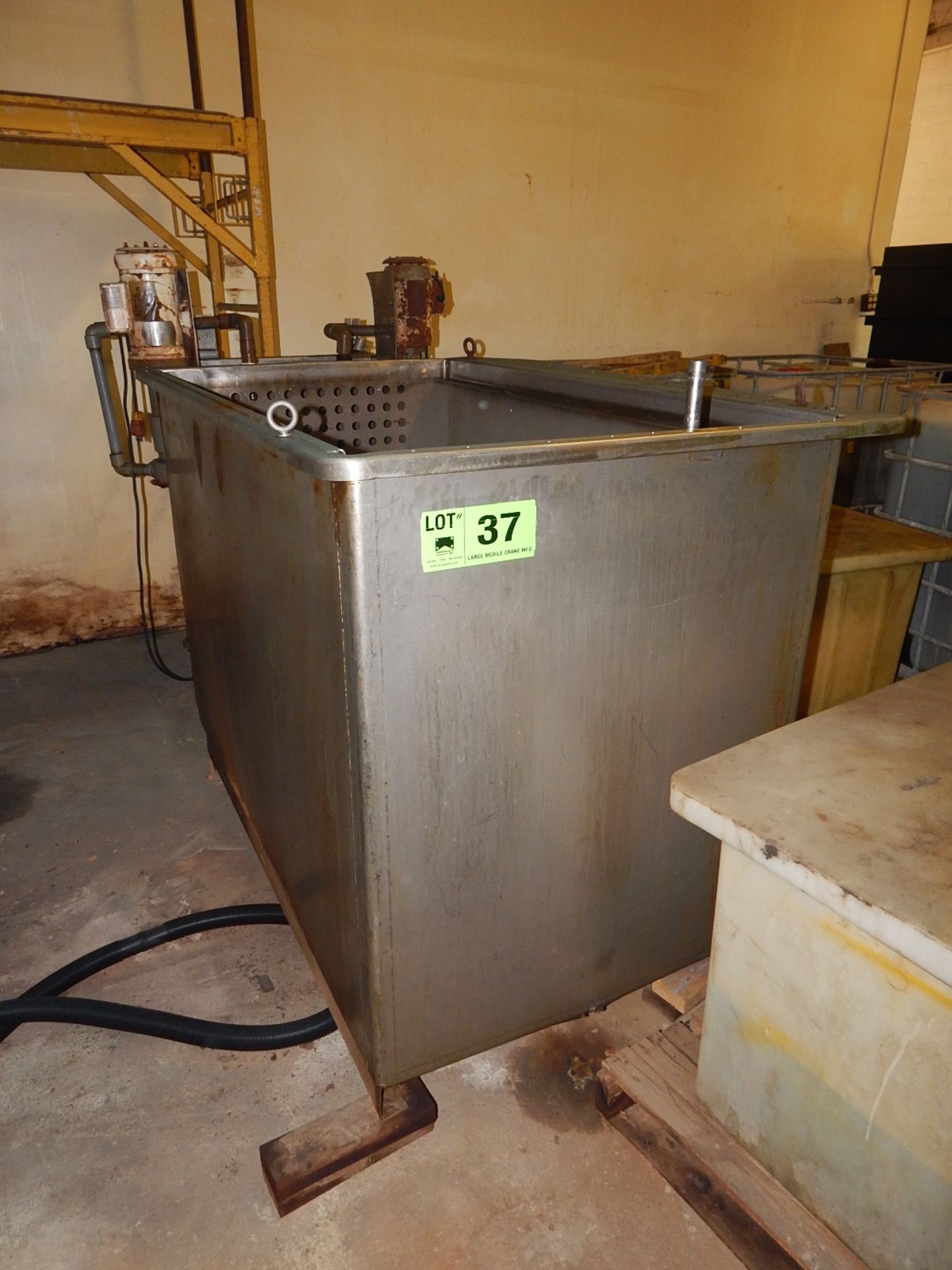 STAINLESS STEEL 1300L SLANT BOTTOM PLATING TANK WITH 46"L X 32"W X 48"H WORK AREA, FILTER BERM,