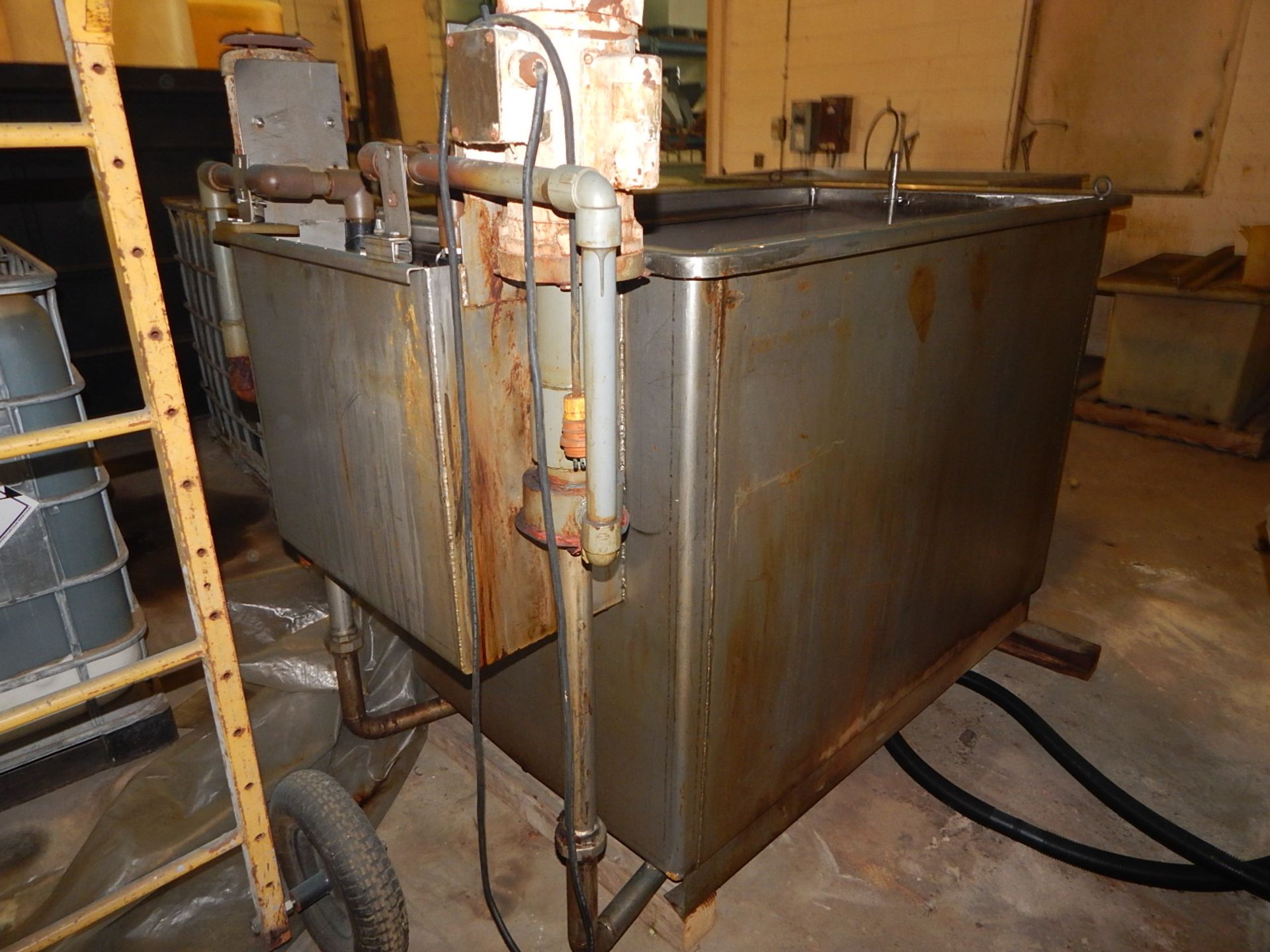STAINLESS STEEL 1300L SLANT BOTTOM PLATING TANK WITH 46"L X 32"W X 48"H WORK AREA, FILTER BERM, - Image 2 of 2