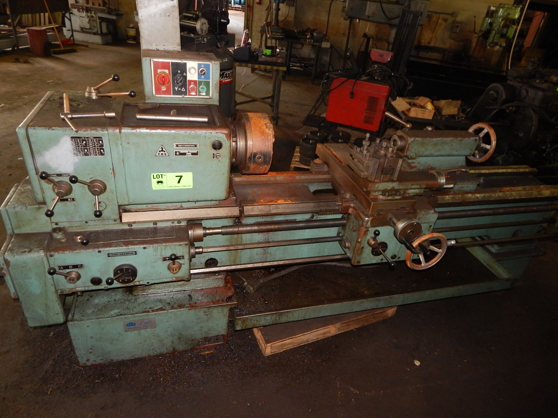 TOS SN55B ENGINE LATHE WITH 20" SWING OVER BED, 66" DISTANCE BETWEEN CENTERS, 3" SPINDLE BORE,